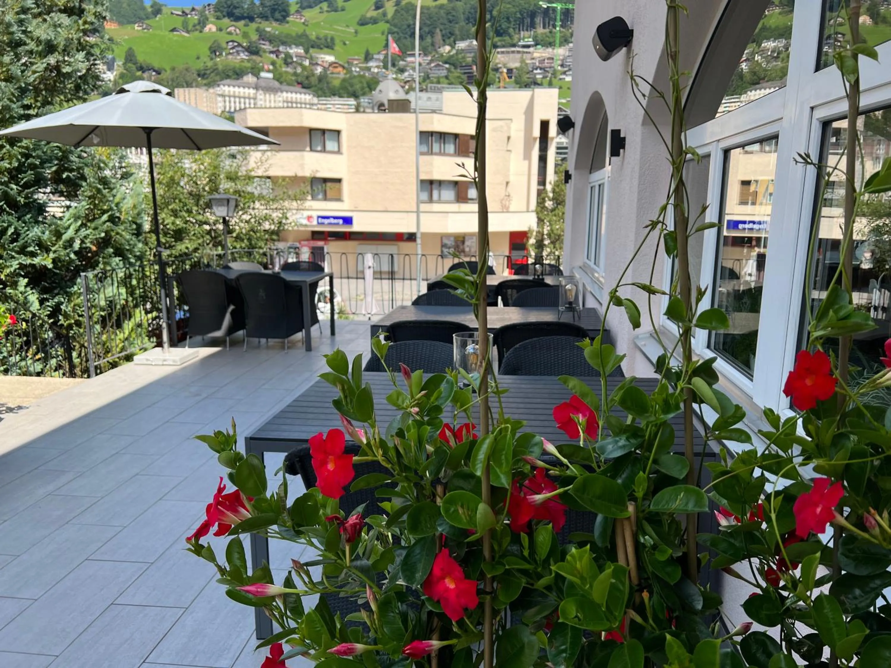 Garden in GRAND your home with common kitchens with self check-in