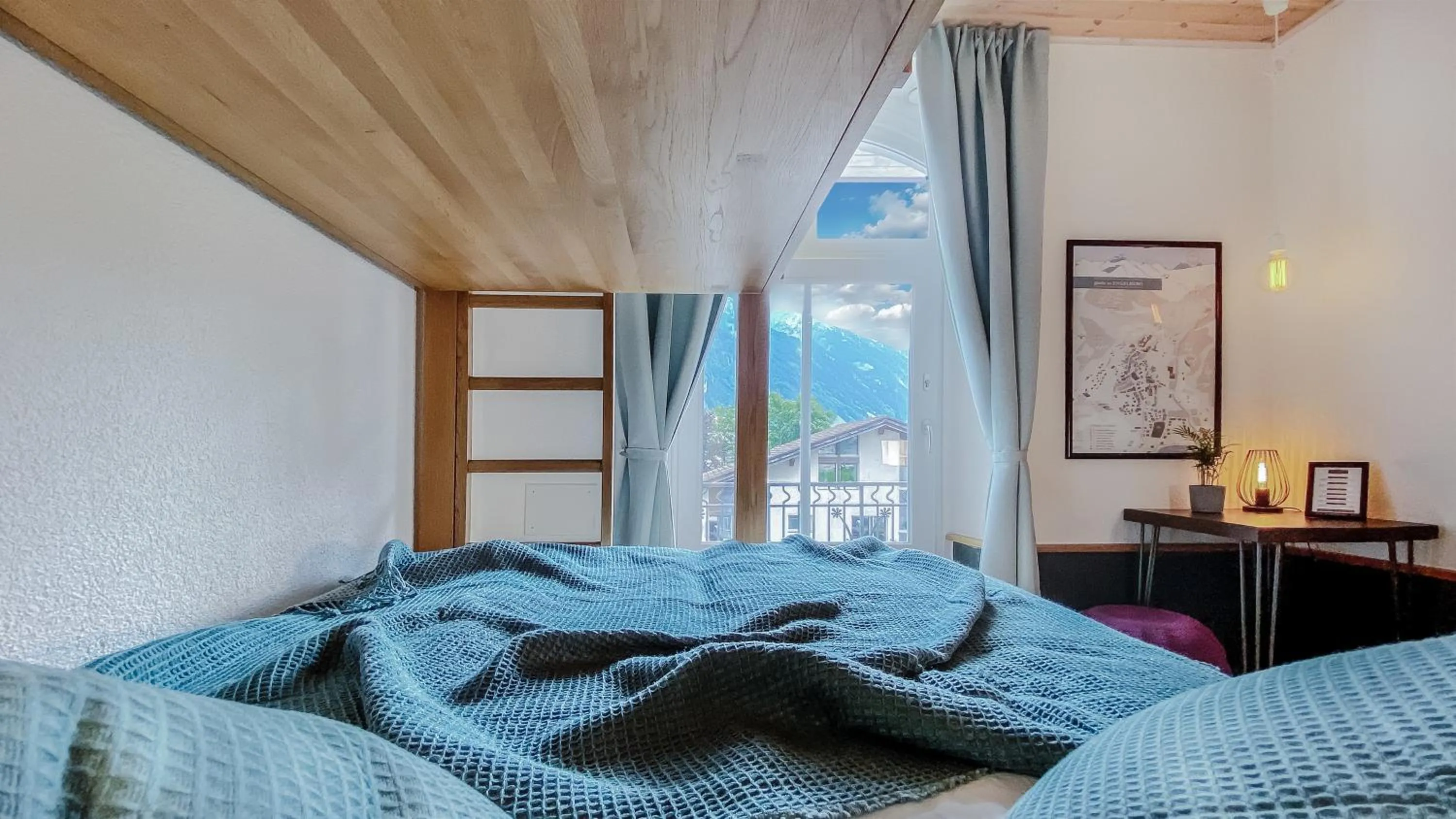 Bed in GRAND your home with common kitchens with self check-in