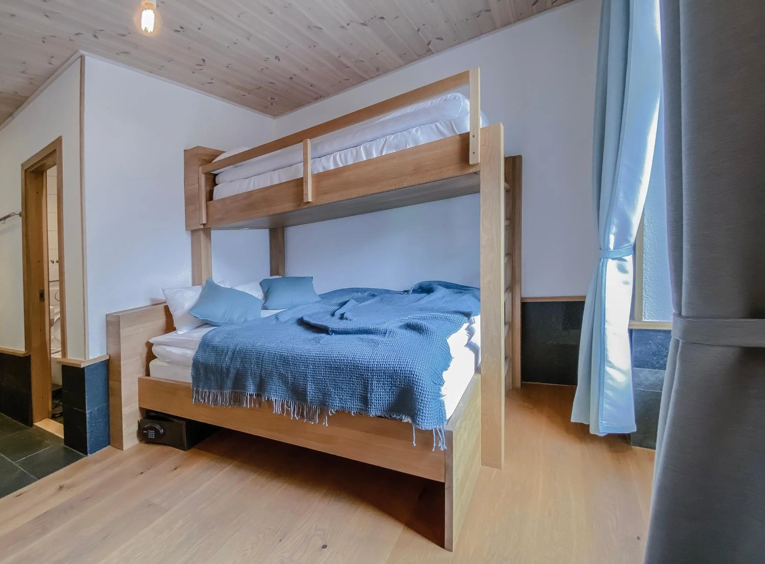 bunk bed, Bed in GRAND your home with common kitchens with self check-in