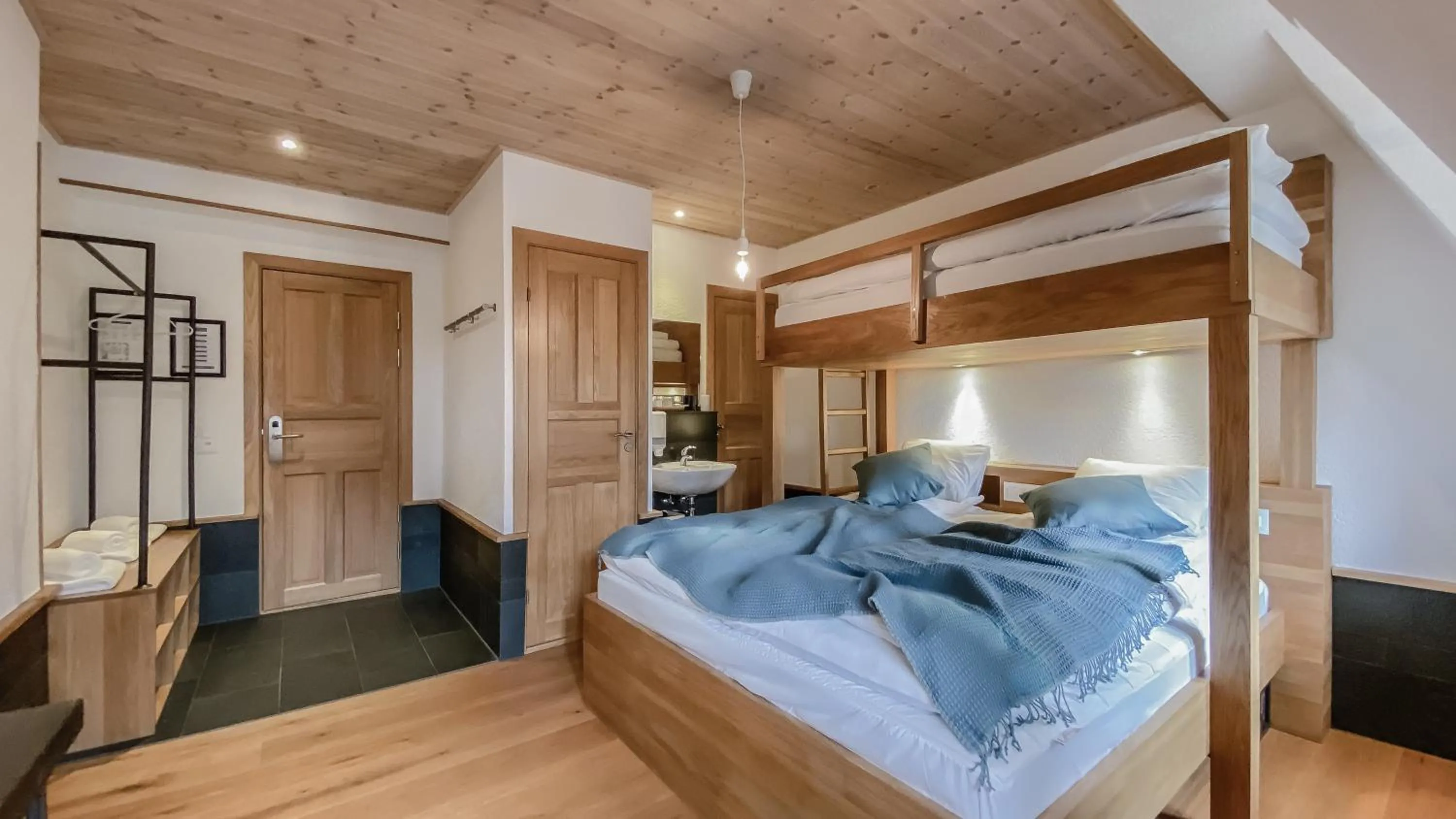 Bed in GRAND your home with common kitchens with self check-in