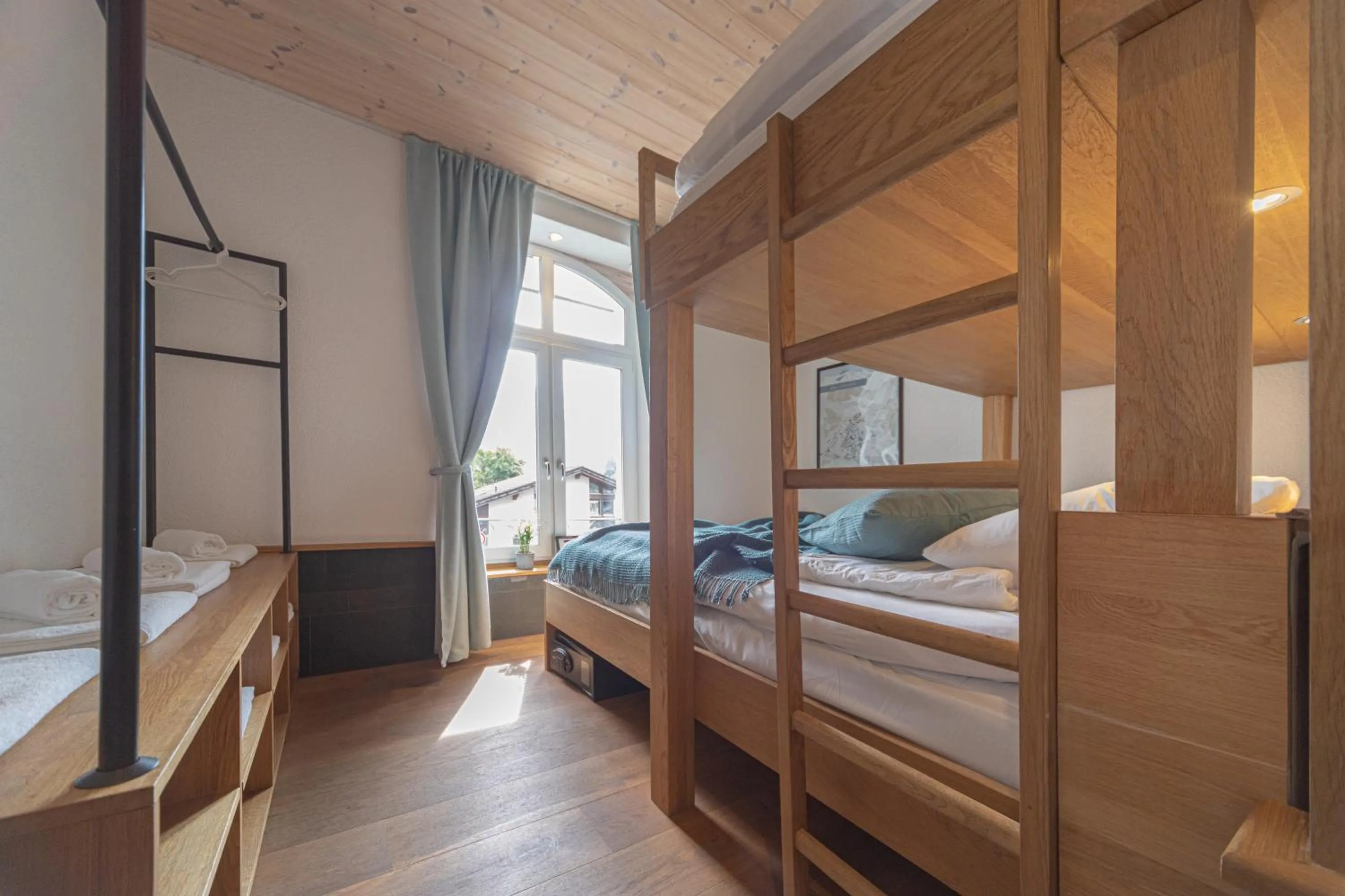 bunk bed, Bed in GRAND your home with common kitchens with self check-in