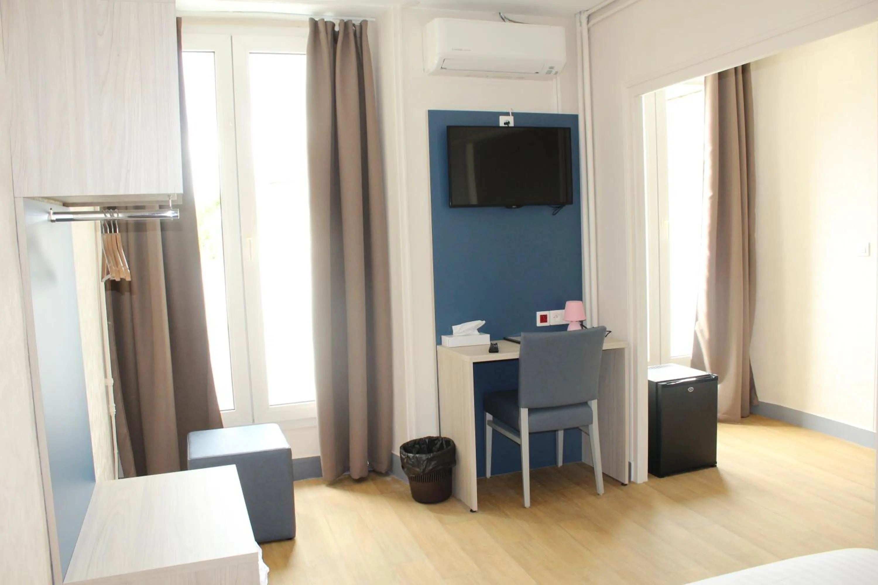 Coffee/tea facilities in Logis Le Grand Hotel