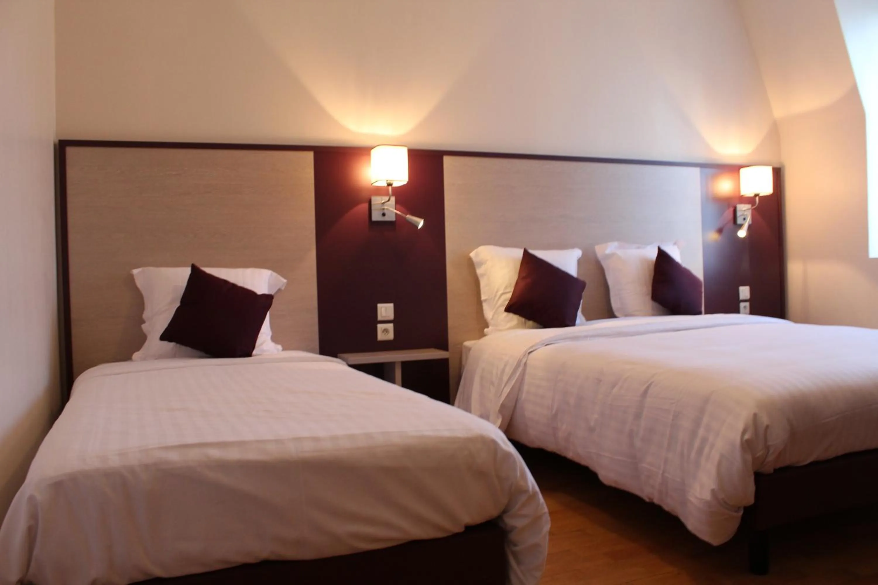 Bed in Logis Le Grand Hotel