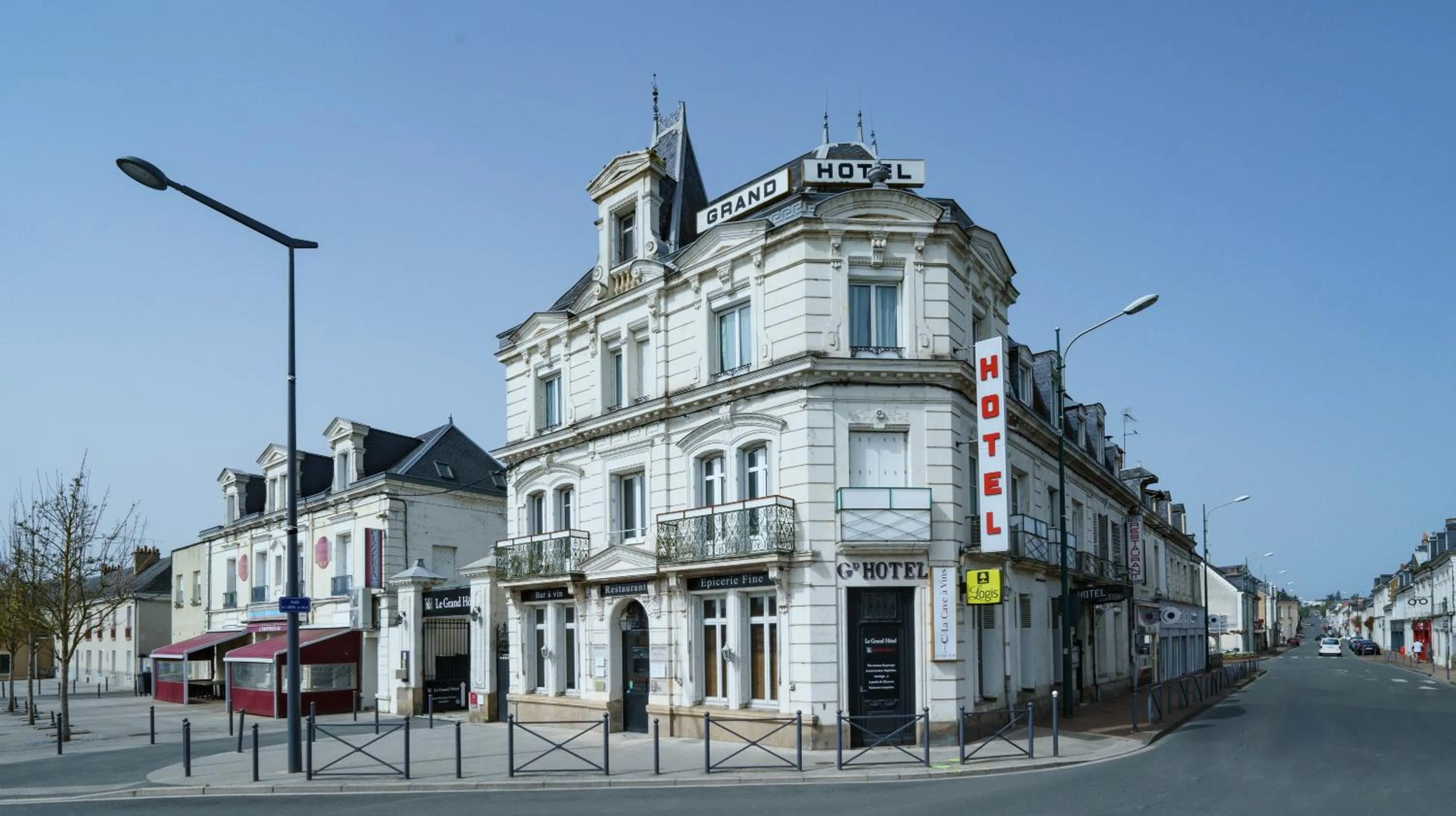 Property building in Logis Le Grand Hotel