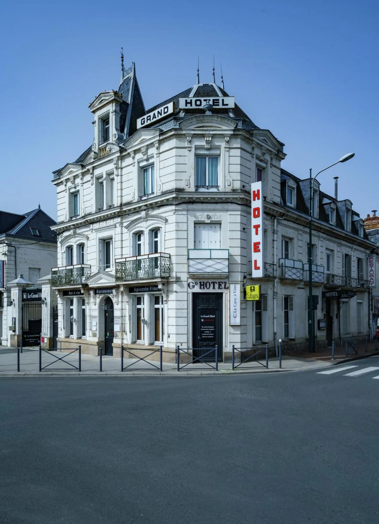 Property building in Logis Le Grand Hotel