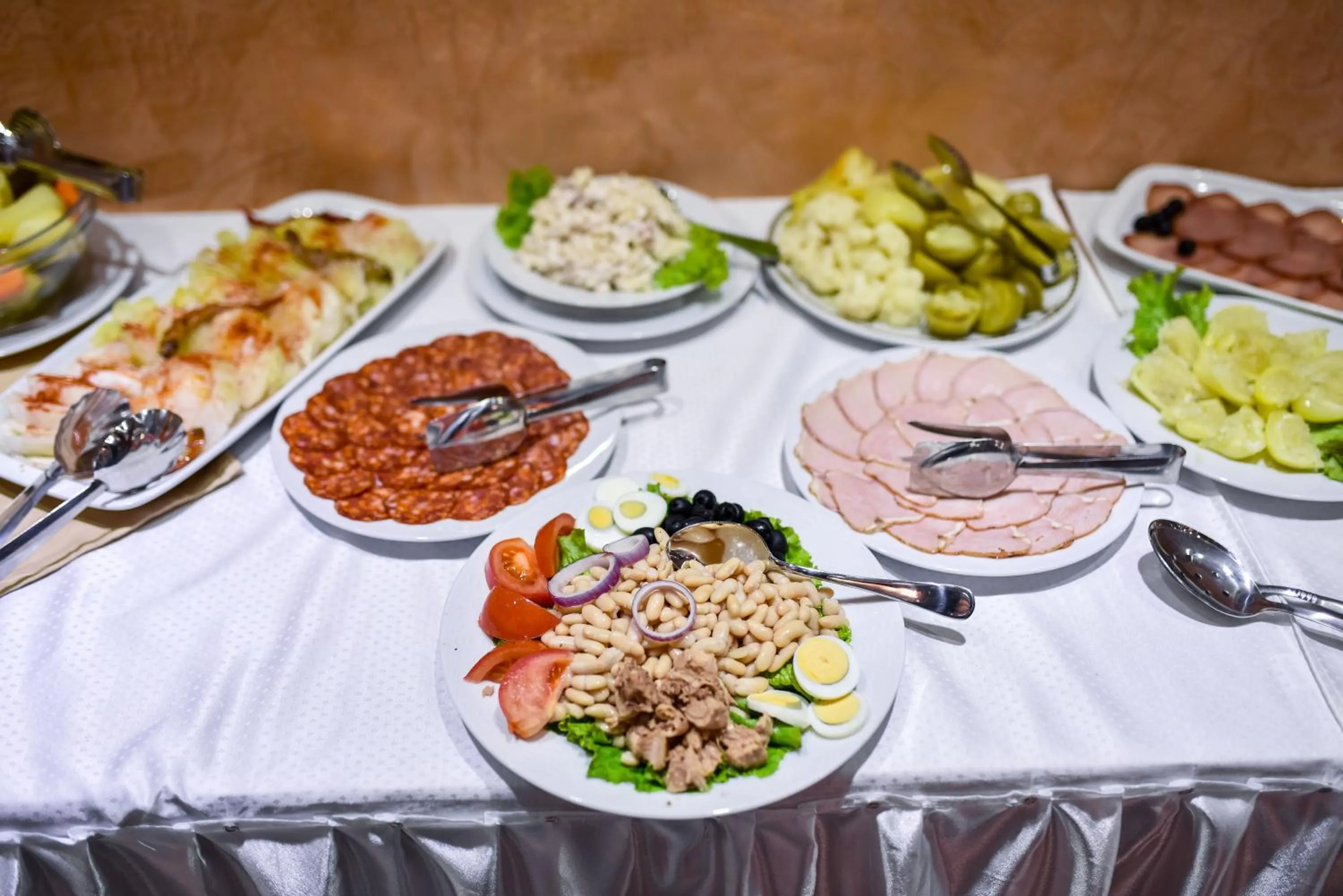 Restaurant/places to eat in Hotel Iris