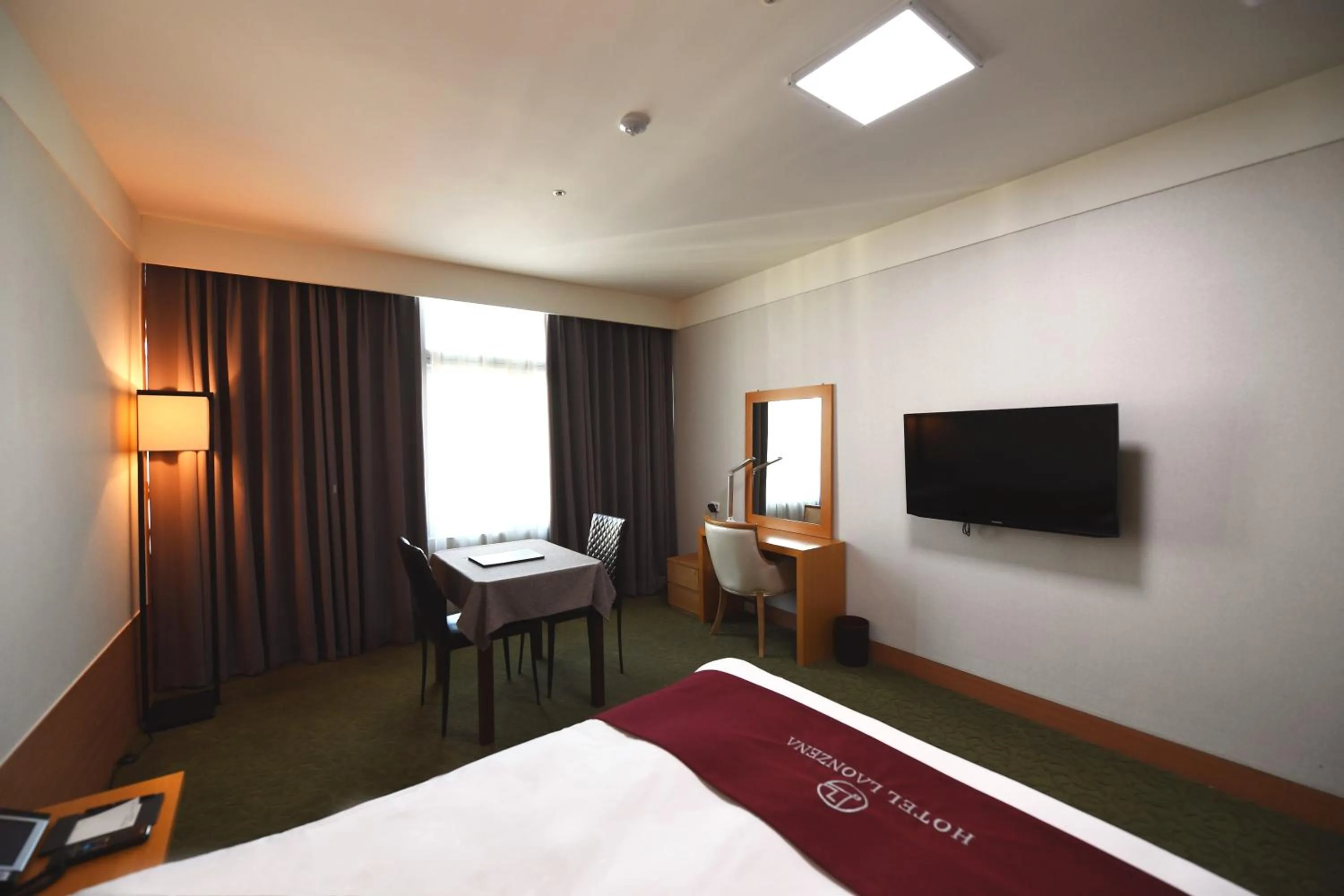 Photo of the whole room, Bed in Hotel Laonzena