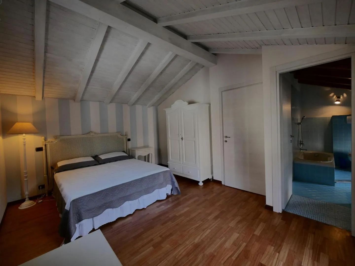 Bed in B&B Como Lake Cottage