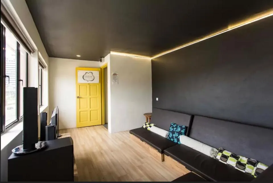 Communal lounge/ TV room in Revopackers Beds and Bunks