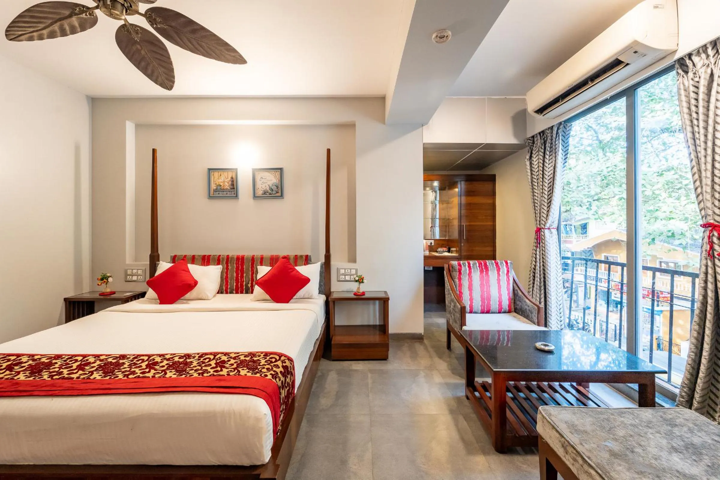 Photo of the whole room, Bed in Zense Candolim