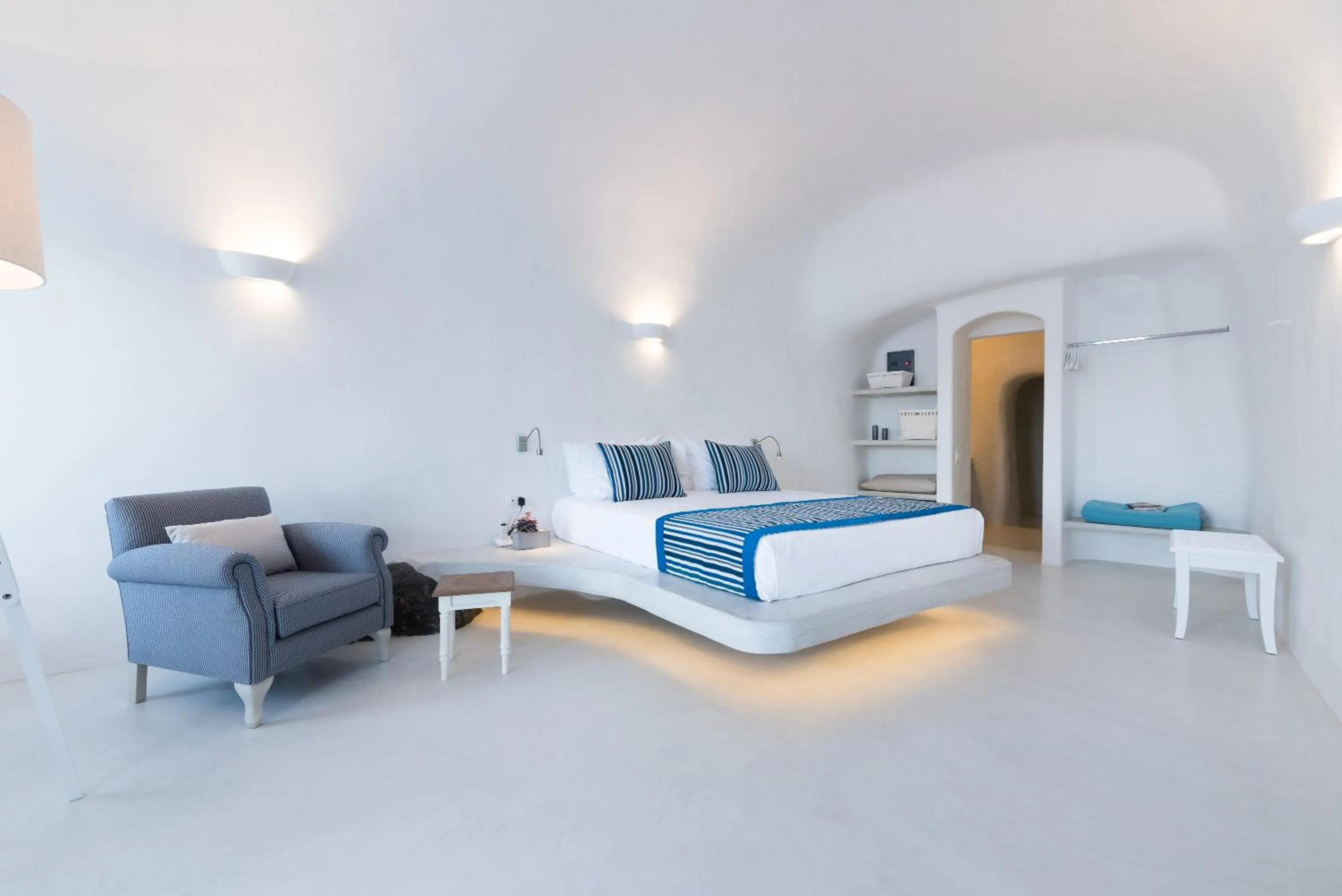 Bed in Maregio Suites