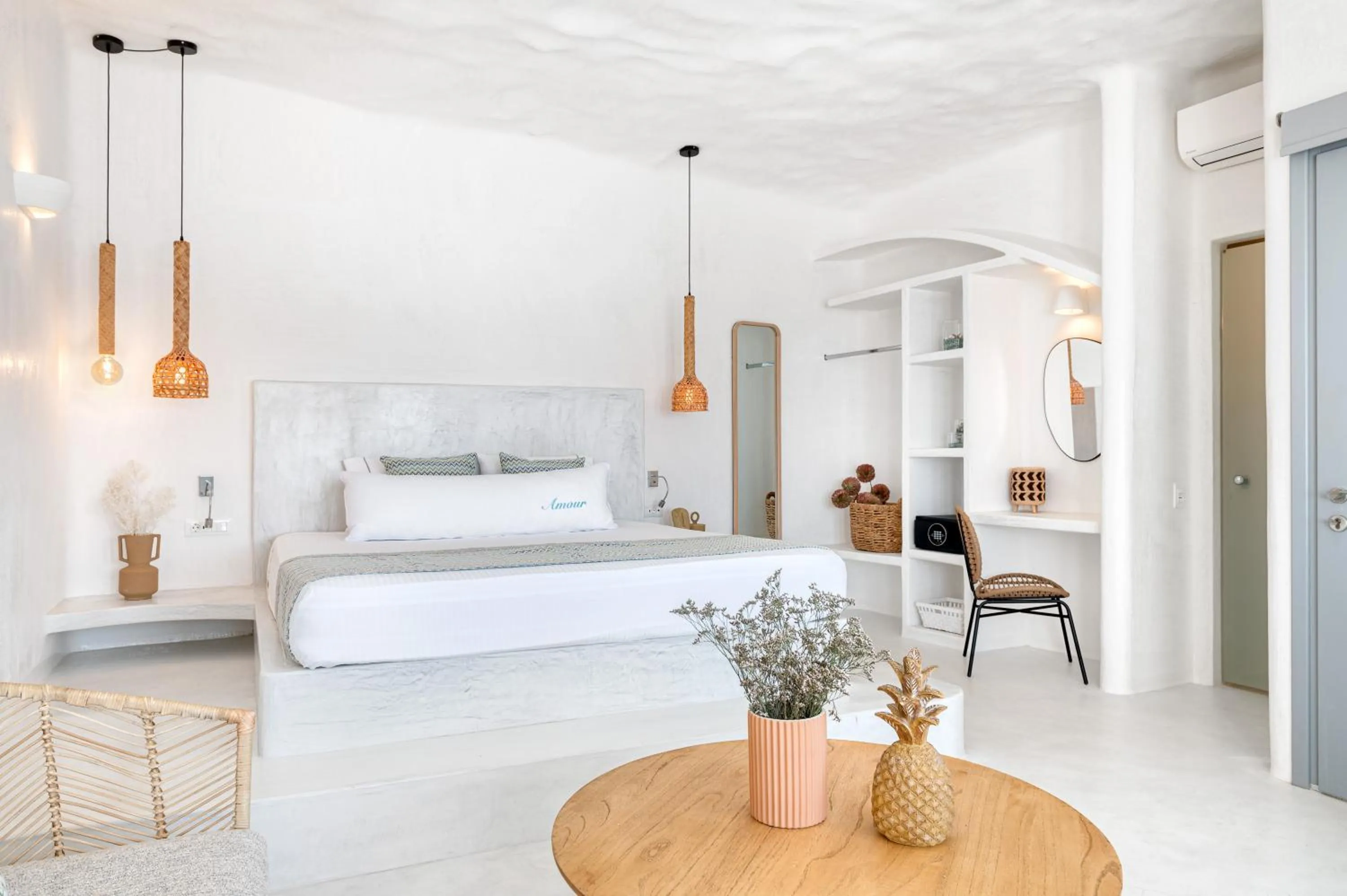 Bed in Maregio Suites