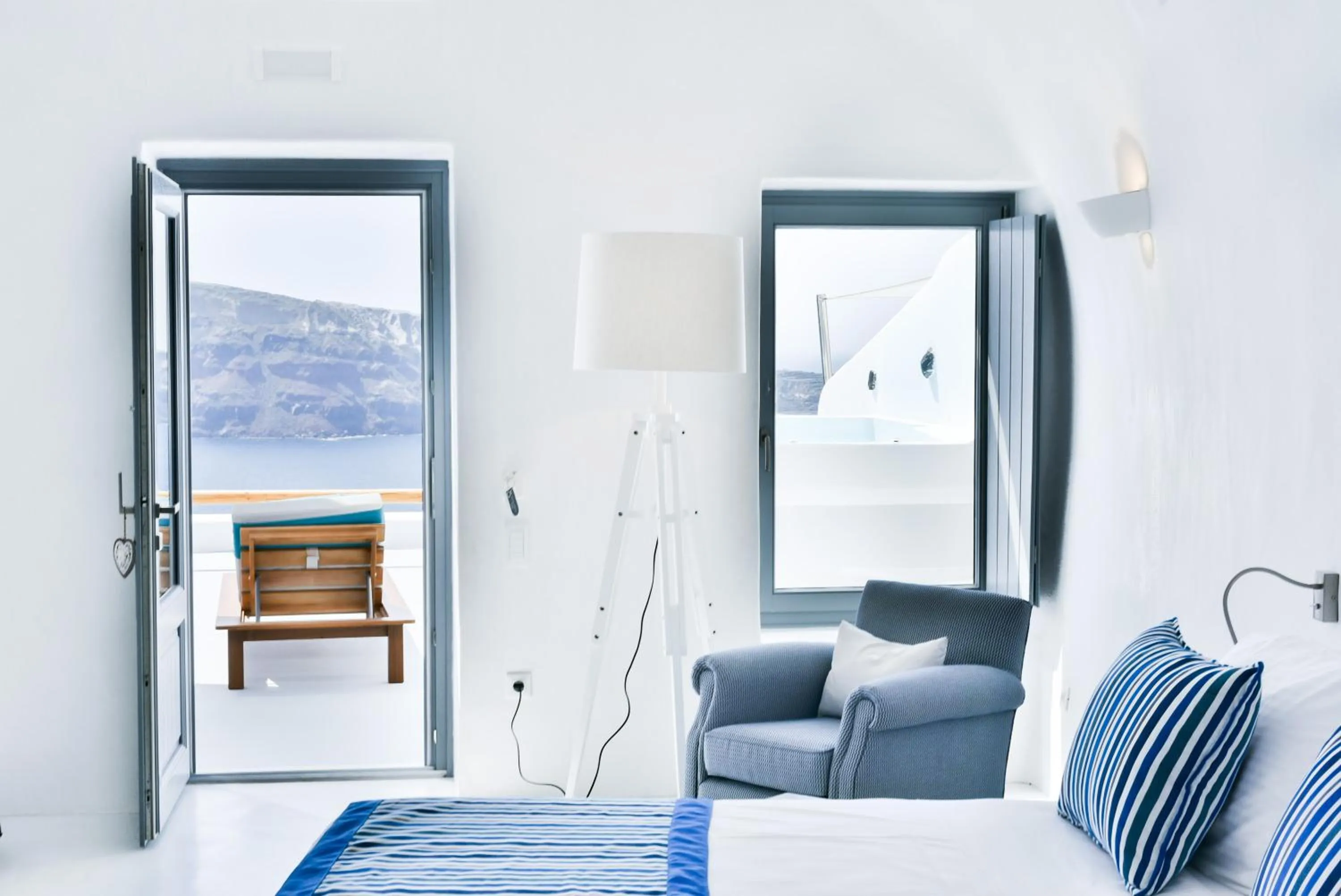 Bed in Maregio Suites