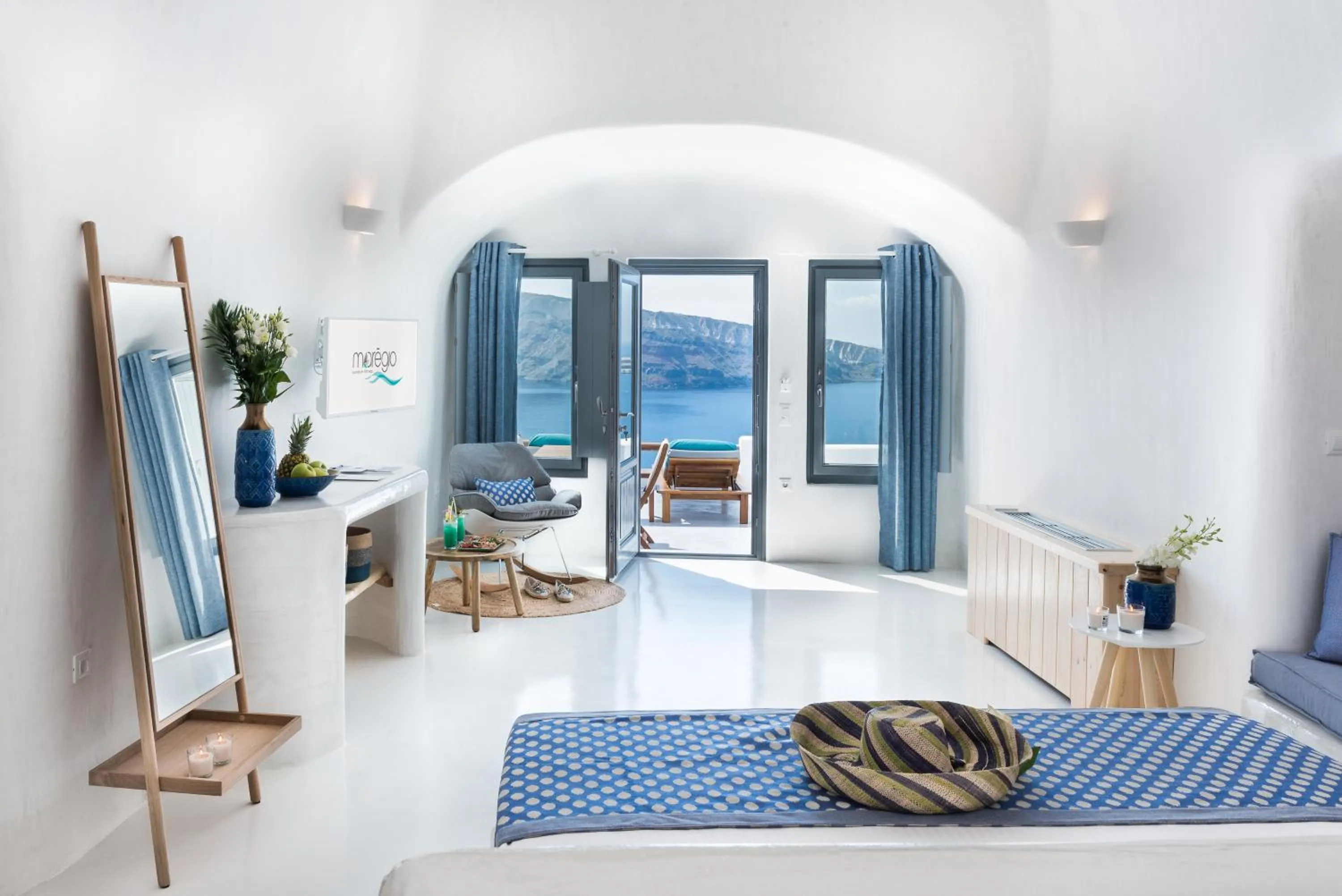 Bed in Maregio Suites