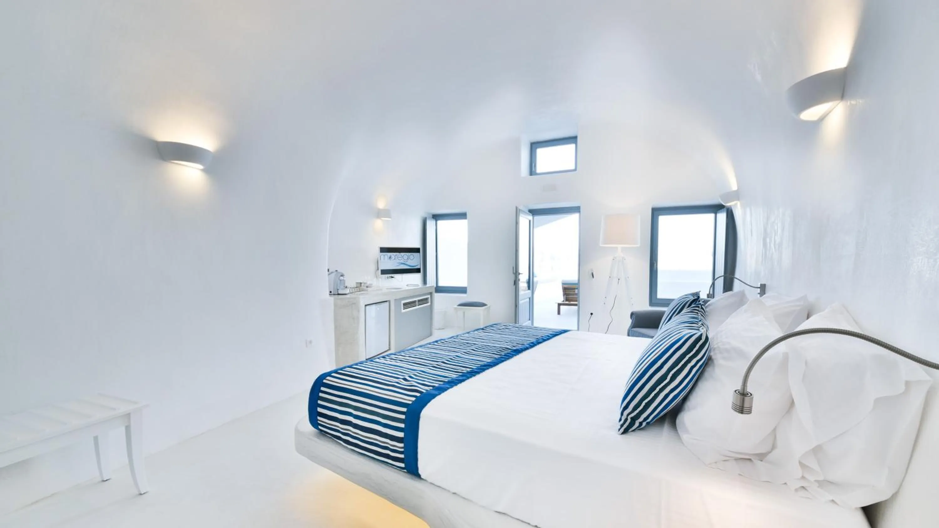 Bed in Maregio Suites