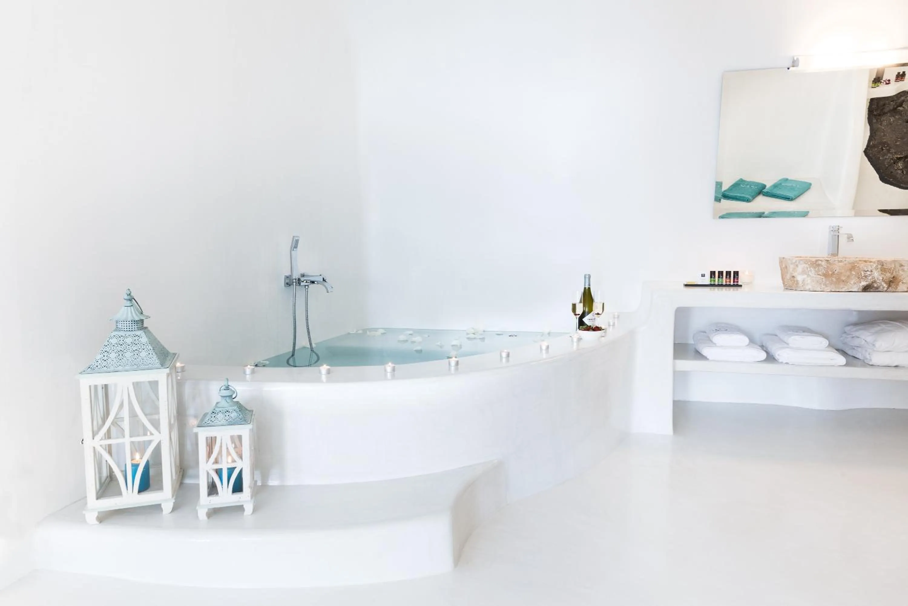 Photo of the whole room in Maregio Suites