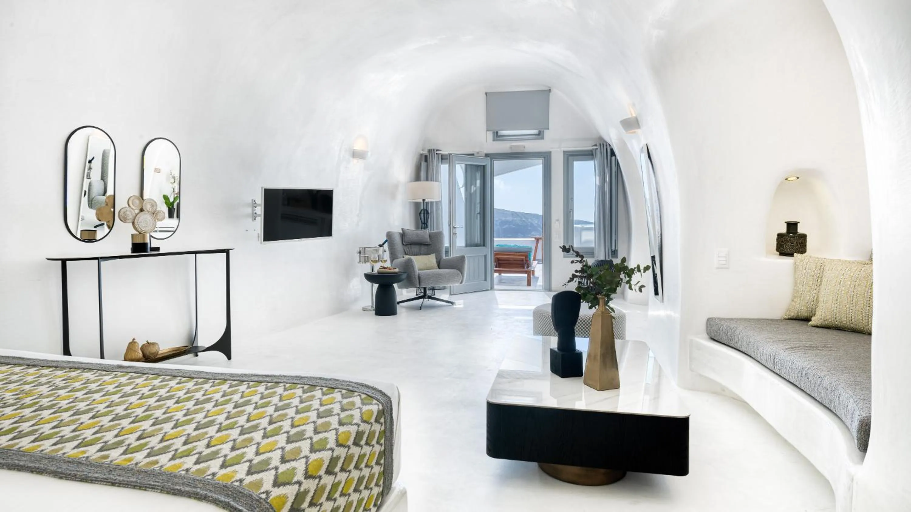 Bed in Maregio Suites