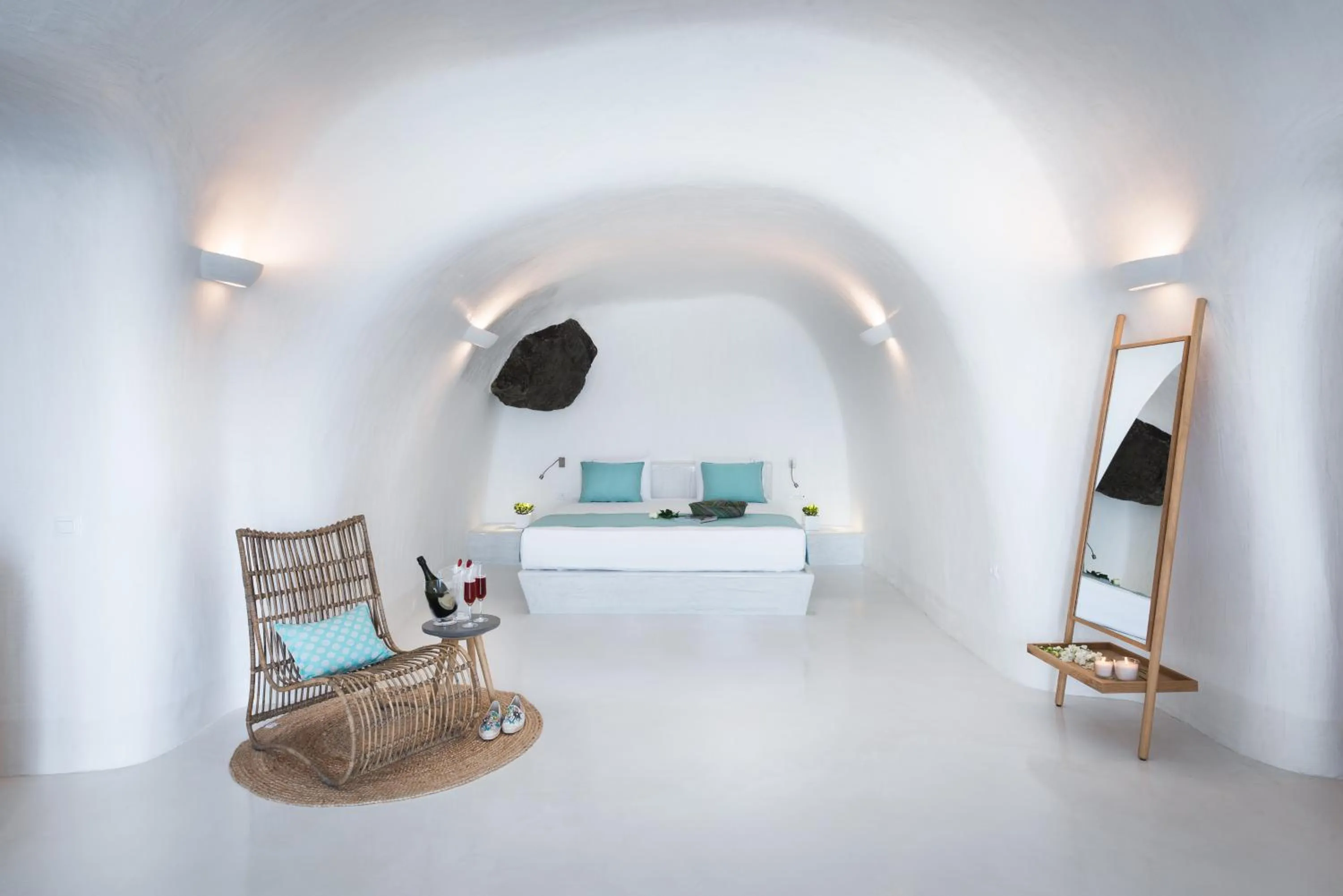 Bed in Maregio Suites