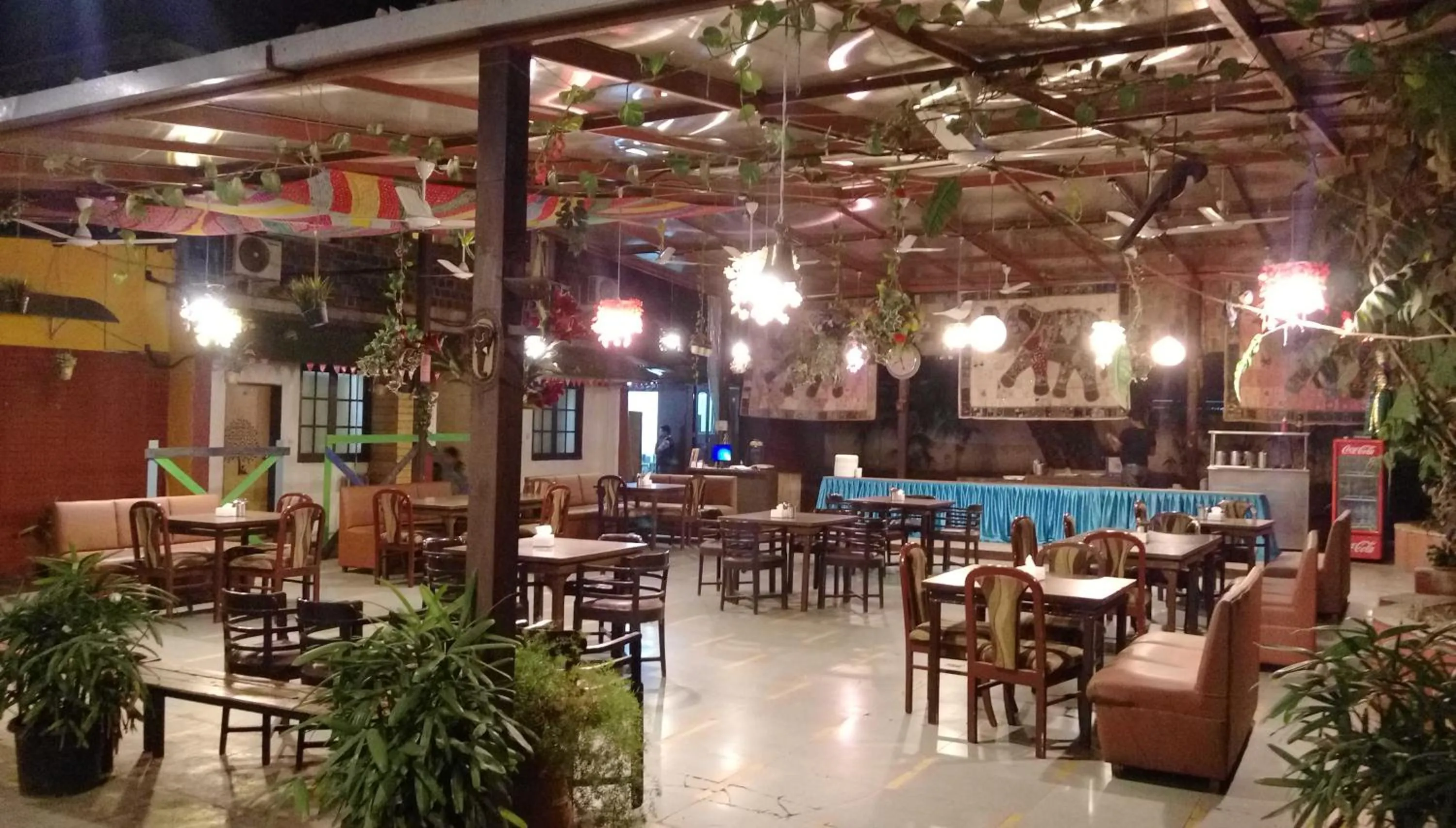 Restaurant/places to eat in Hotel Ritz