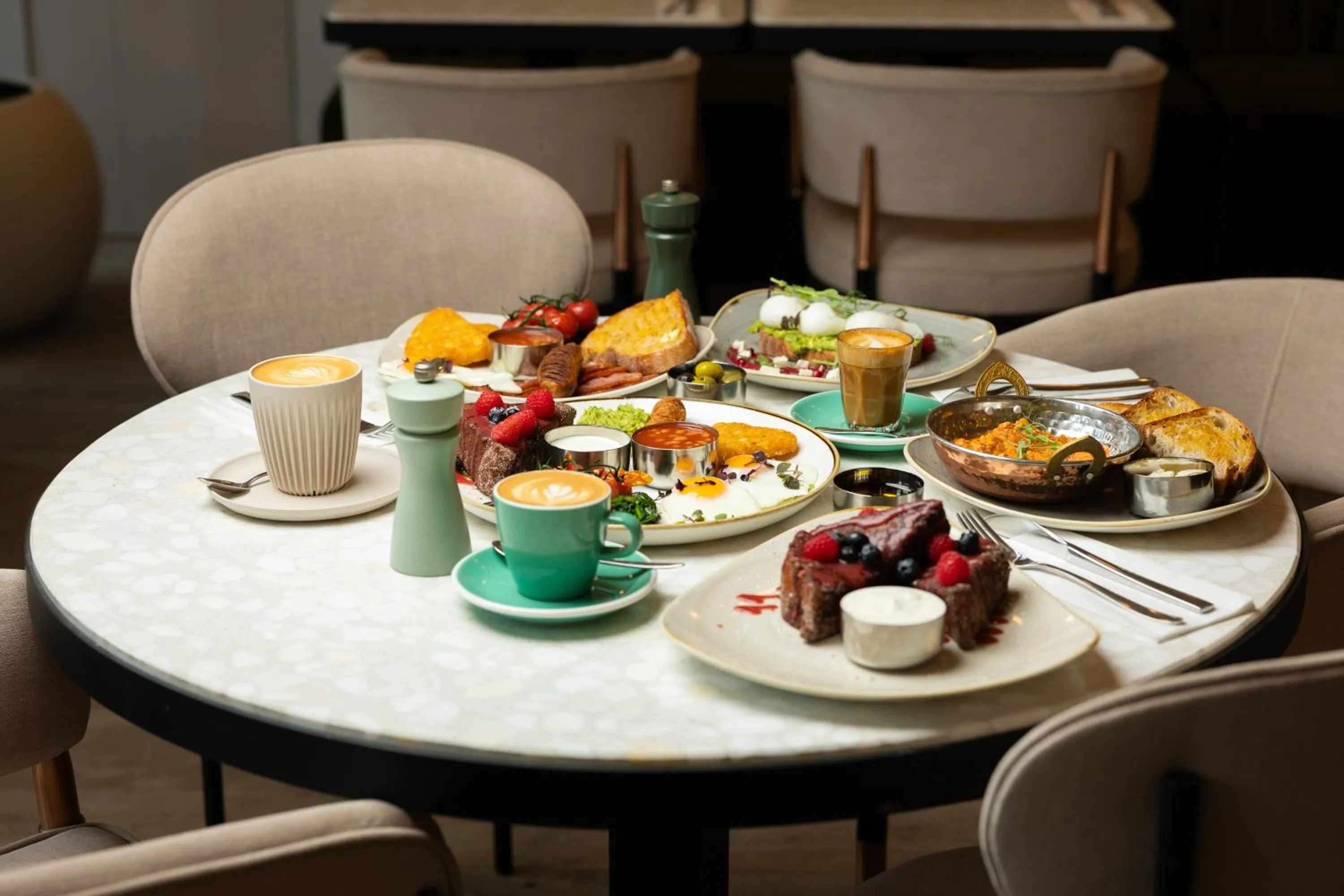 Restaurant/places to eat in The Lion & Key Hotel