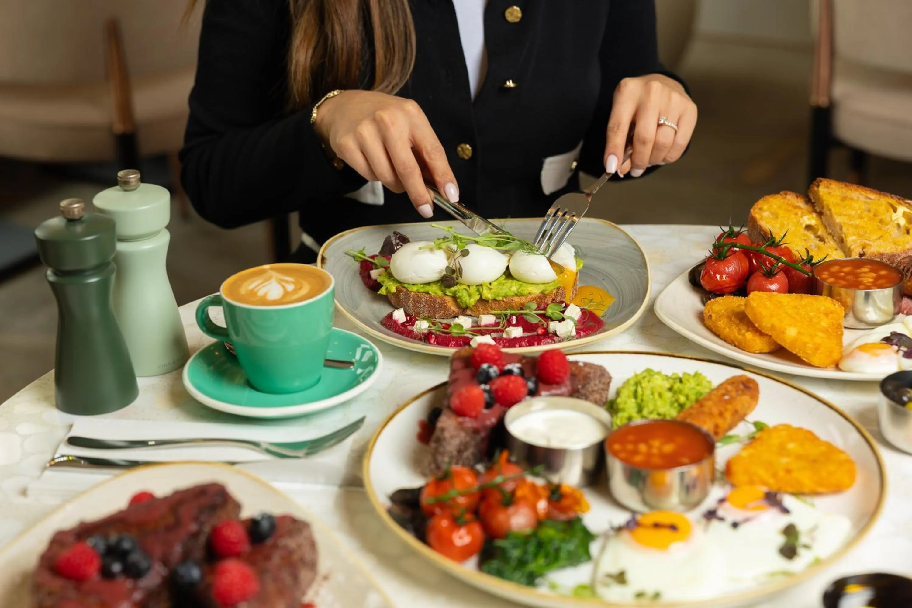 Restaurant/places to eat in The Lion & Key Hotel