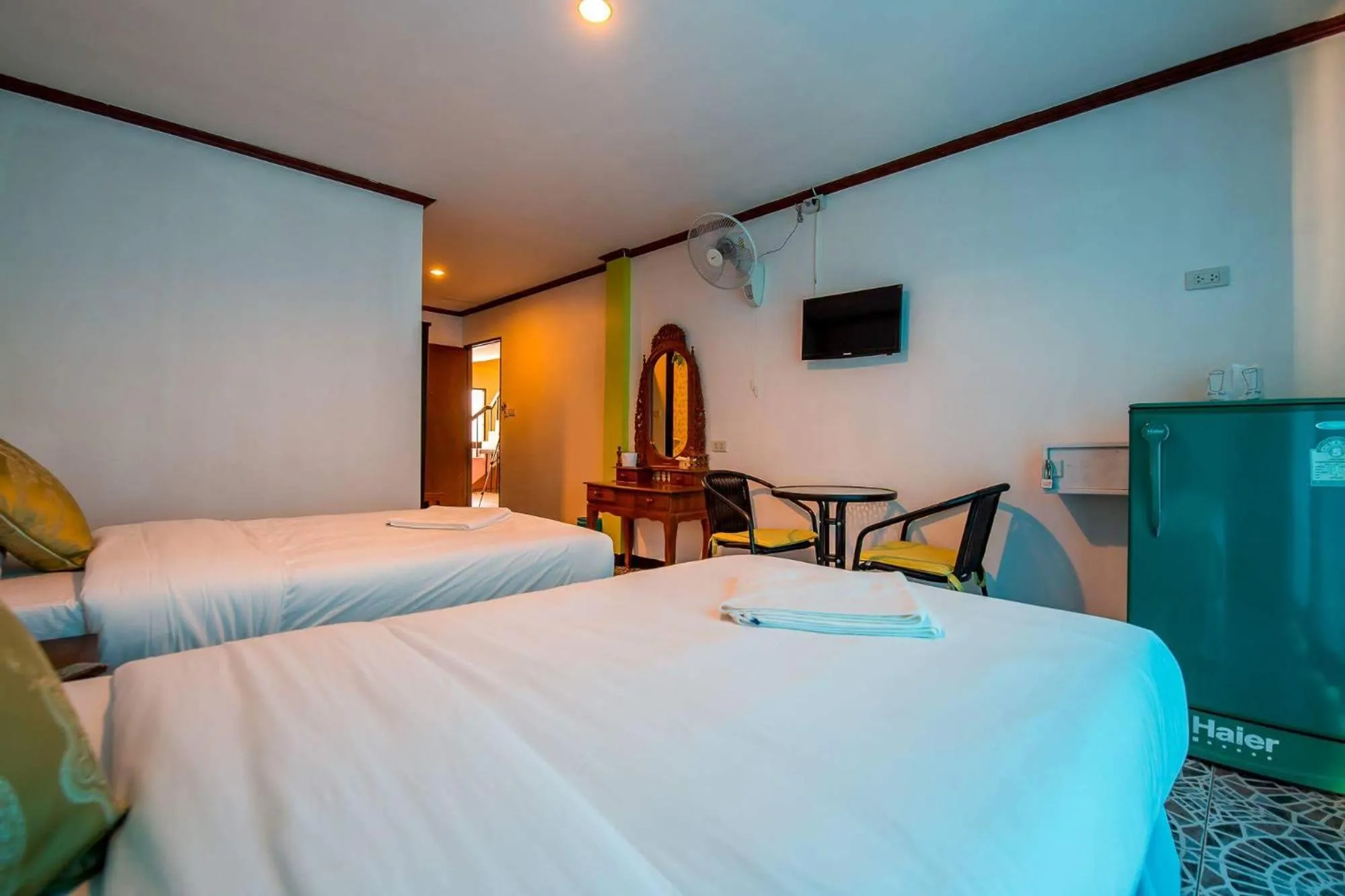 Photo of the whole room, Bed in Nong Guest House