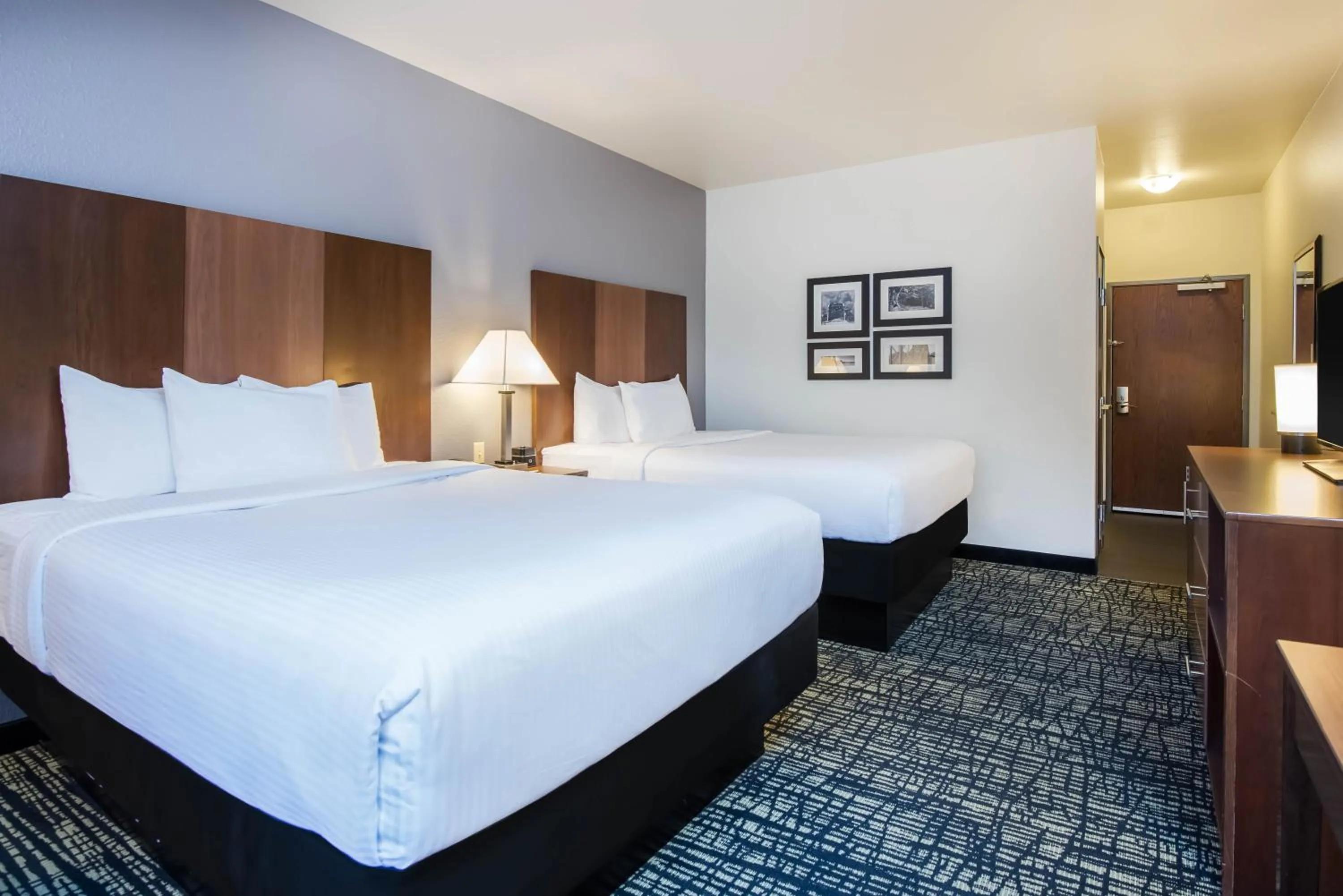 Bedroom, Bed in La Quinta by Wyndham Morgantown