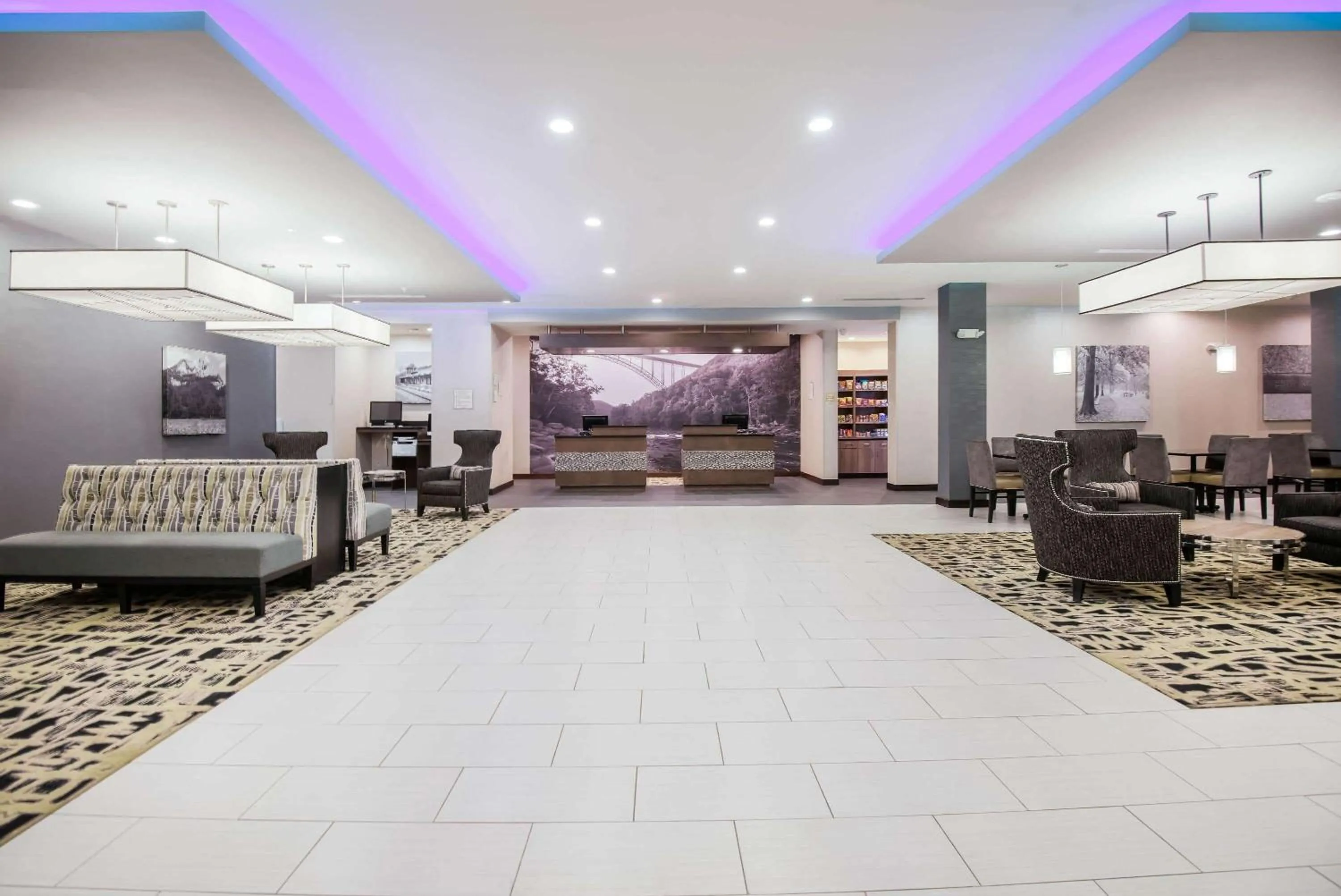 Lobby or reception in La Quinta by Wyndham Morgantown