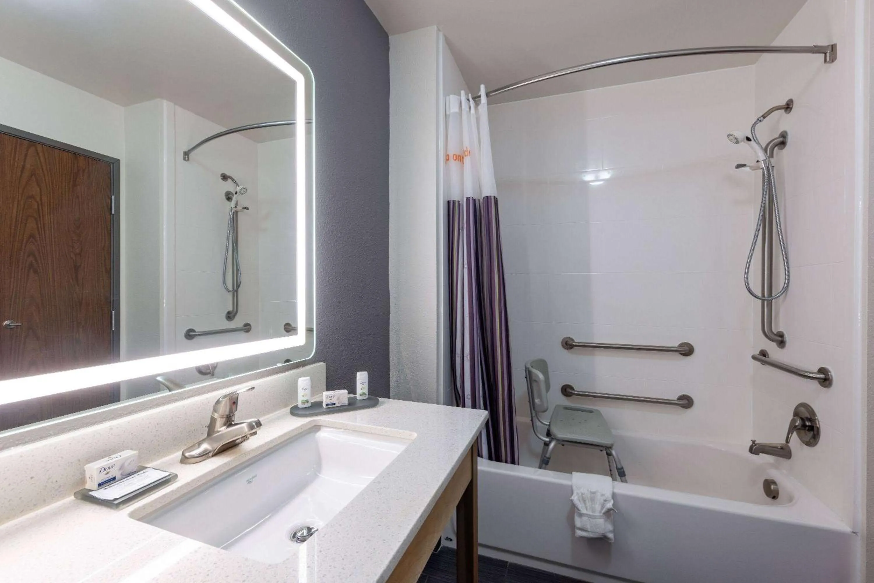 Bathroom in La Quinta by Wyndham Morgantown