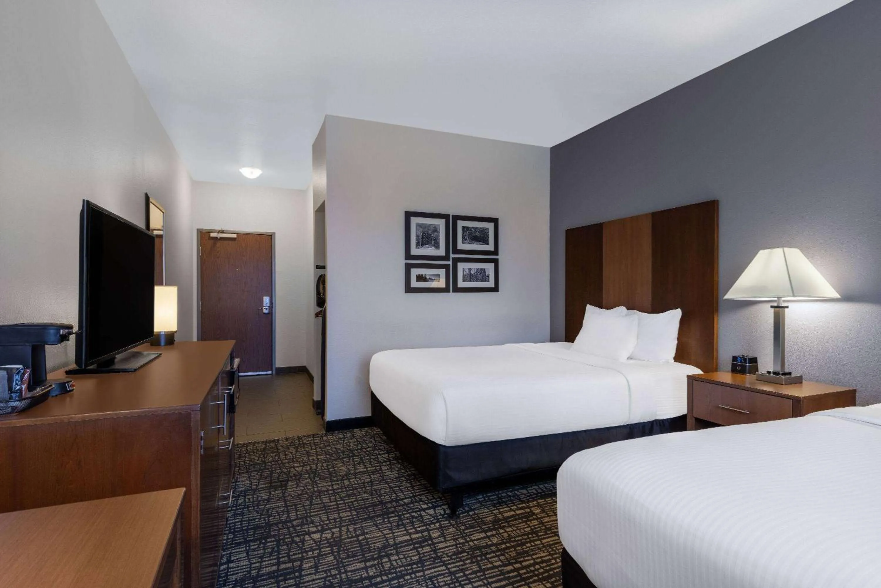 Photo of the whole room, Bed in La Quinta by Wyndham Morgantown