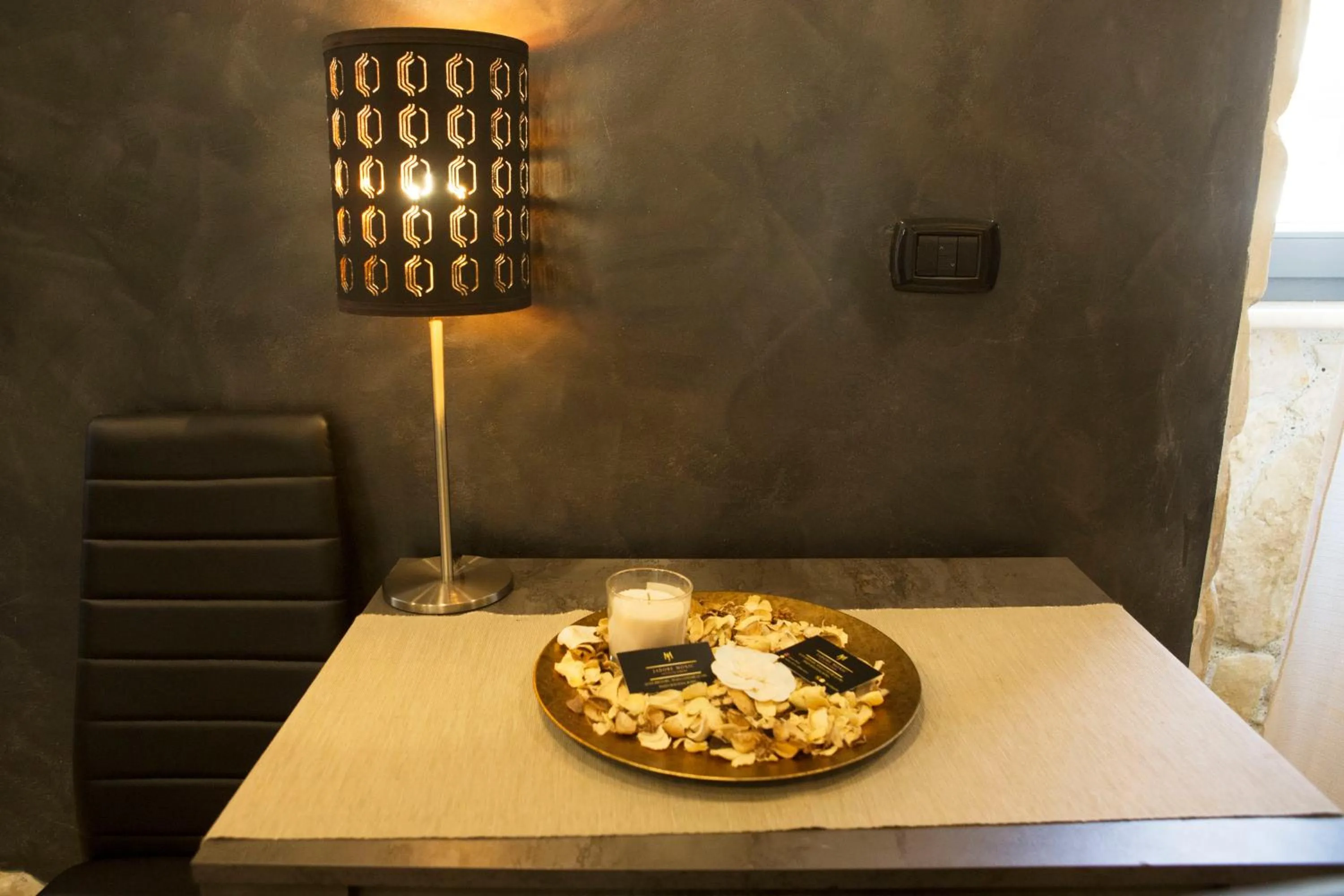 Decorative detail in Jadore Monic