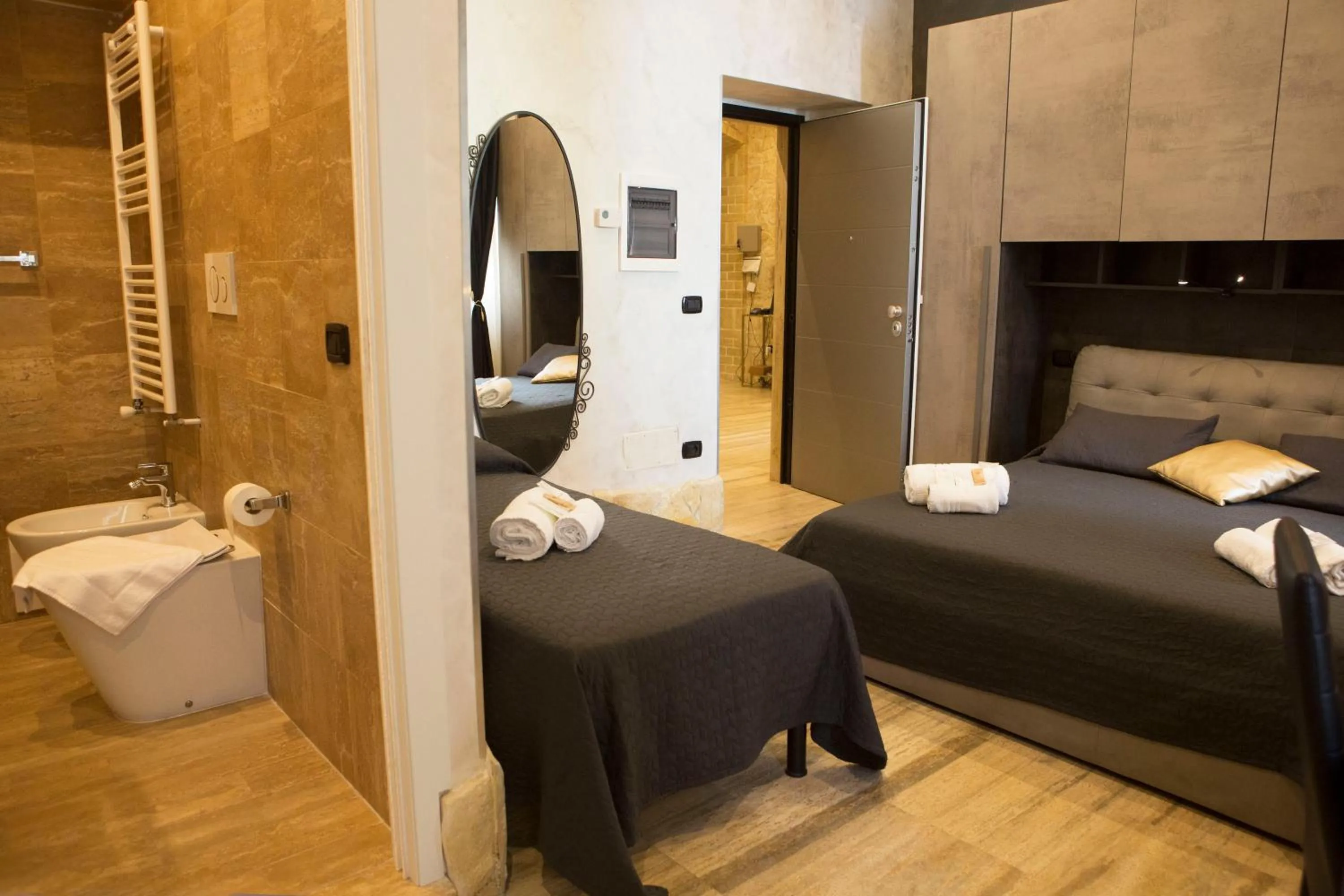 Photo of the whole room, Bed in Jadore Monic