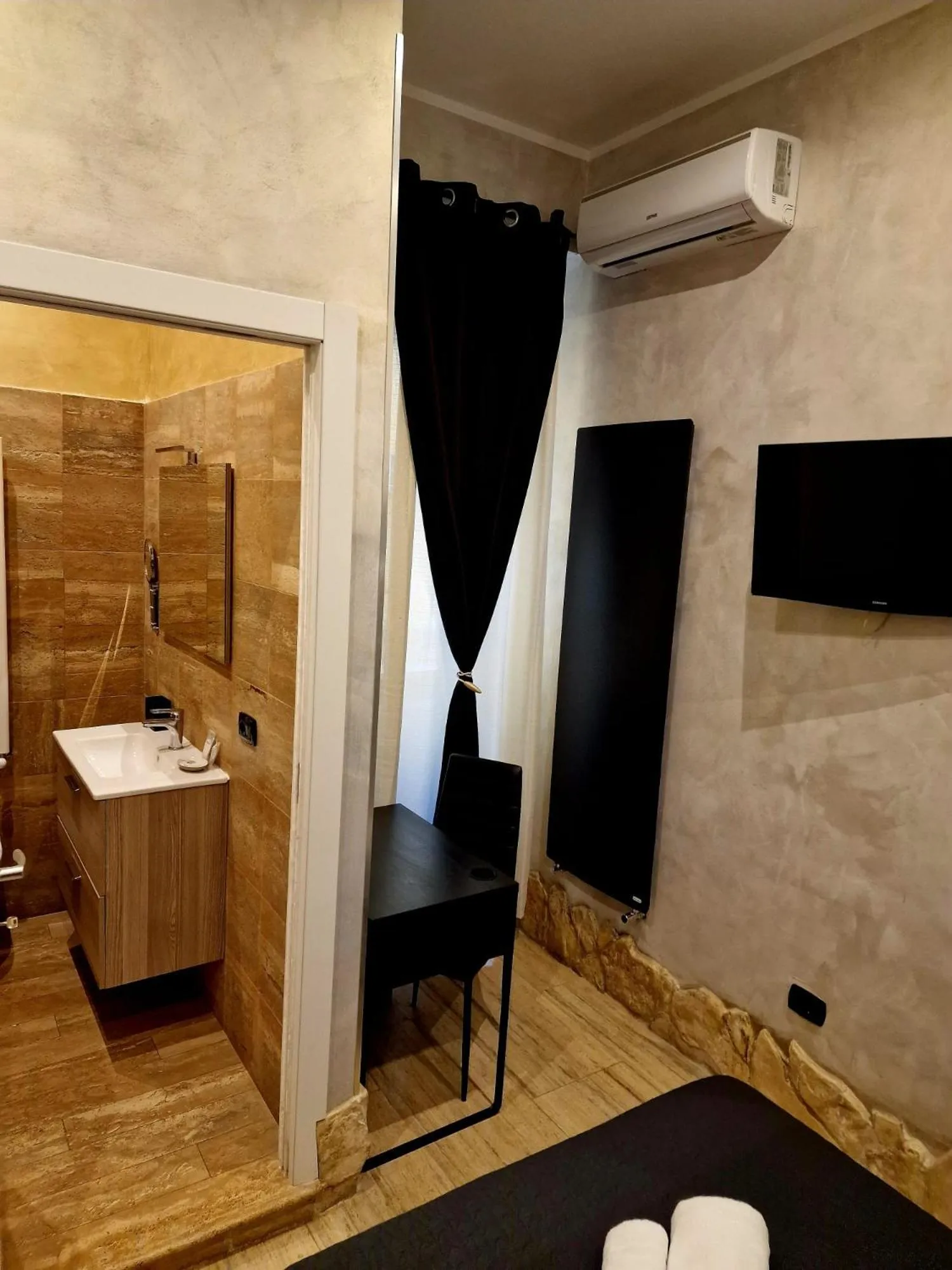 Bathroom in Jadore Monic