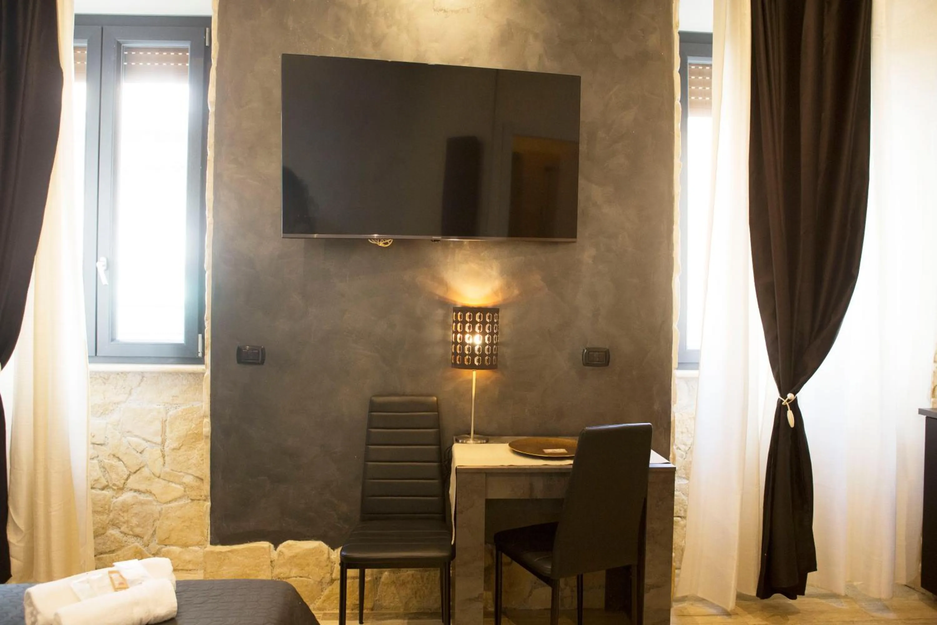 Photo of the whole room in Jadore Monic