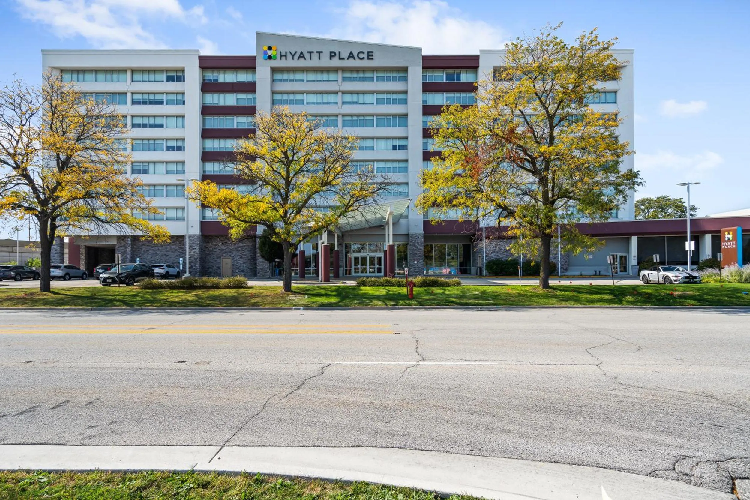 Property building in Hyatt Place Chicago O'Hare Airport