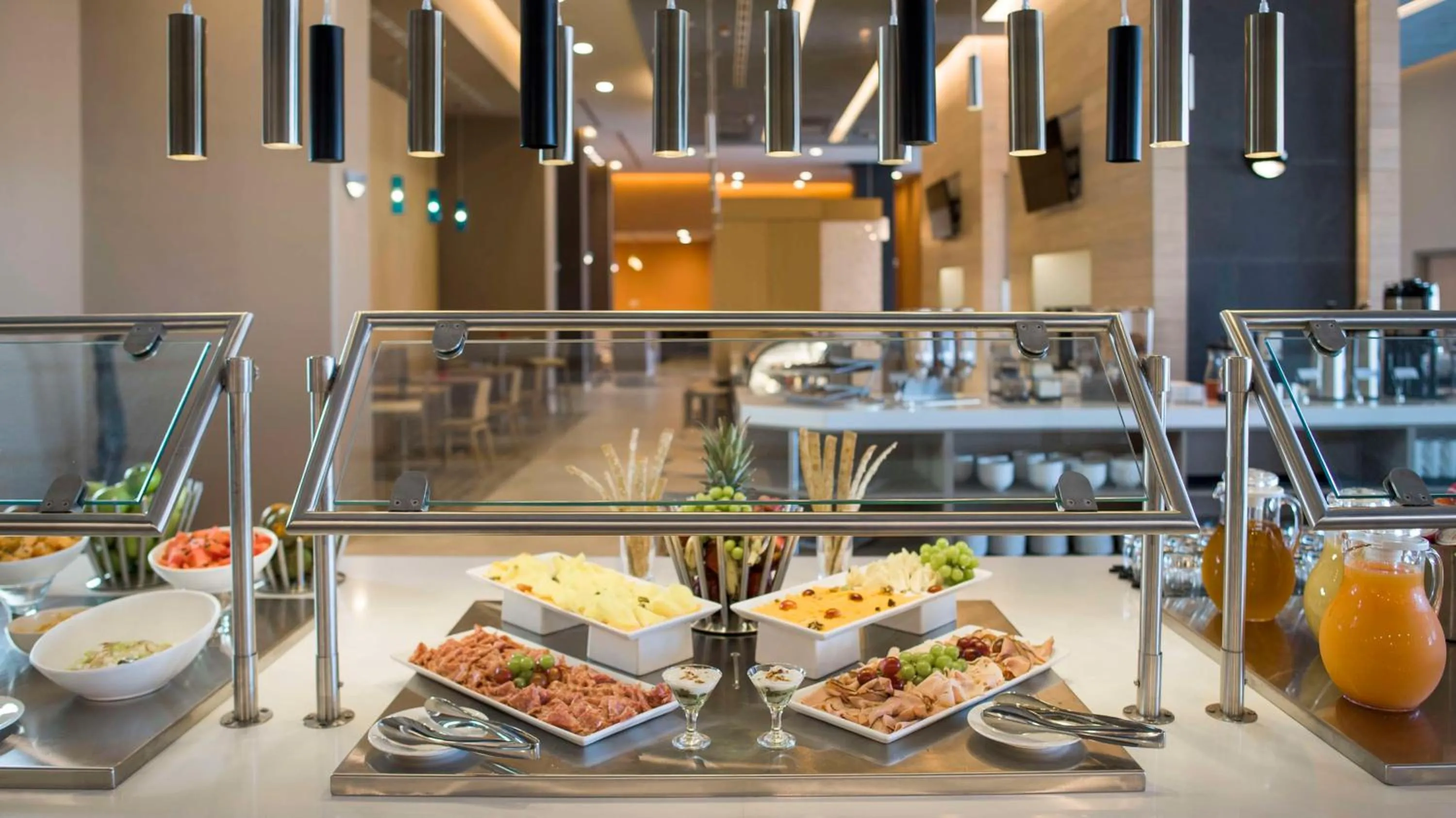 Restaurant/places to eat in Hyatt Place Managua