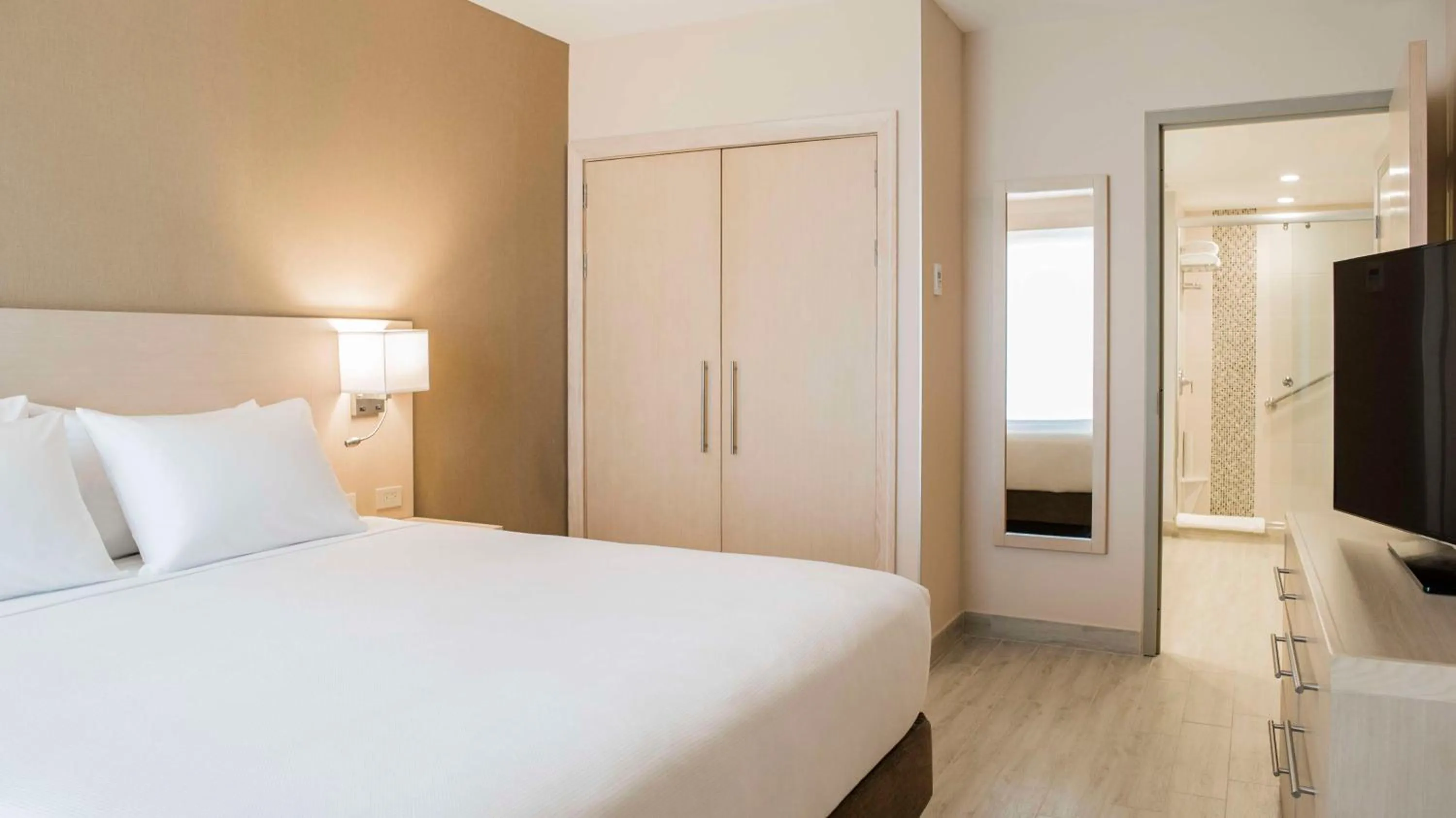 Photo of the whole room, Bed in Hyatt Place Managua