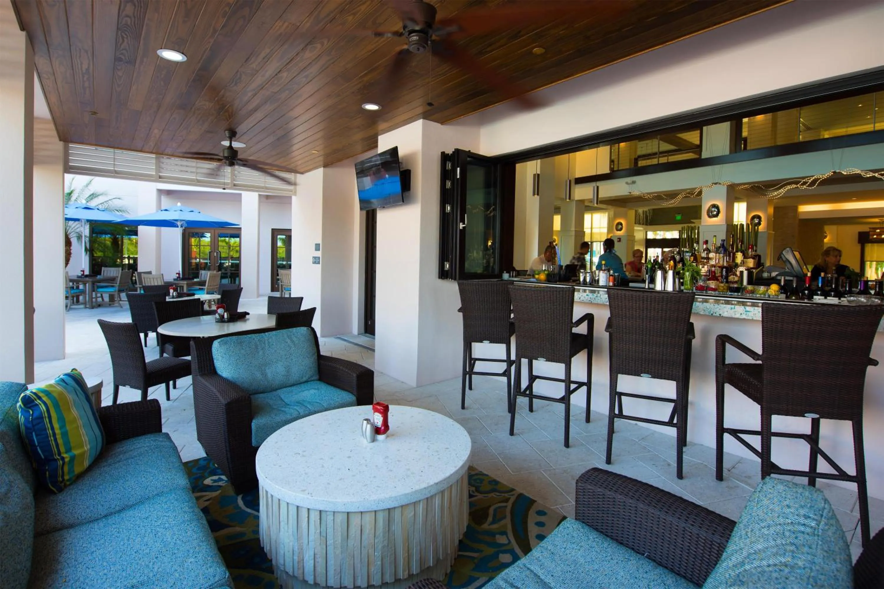 Lounge or bar in Hyatt House Naples 5th Avenue