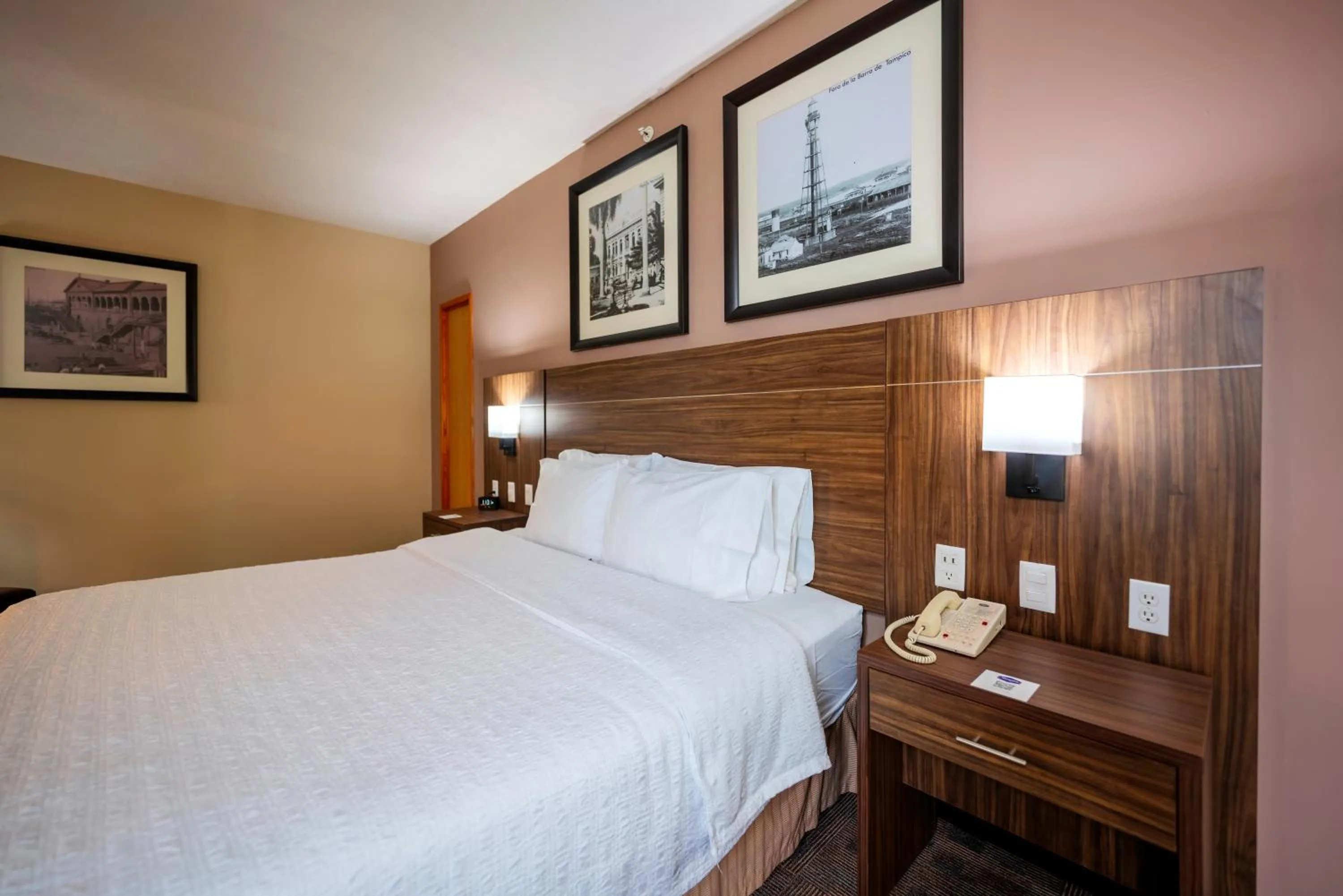 Bed in Hampton Inn Tampico Zona Dorada