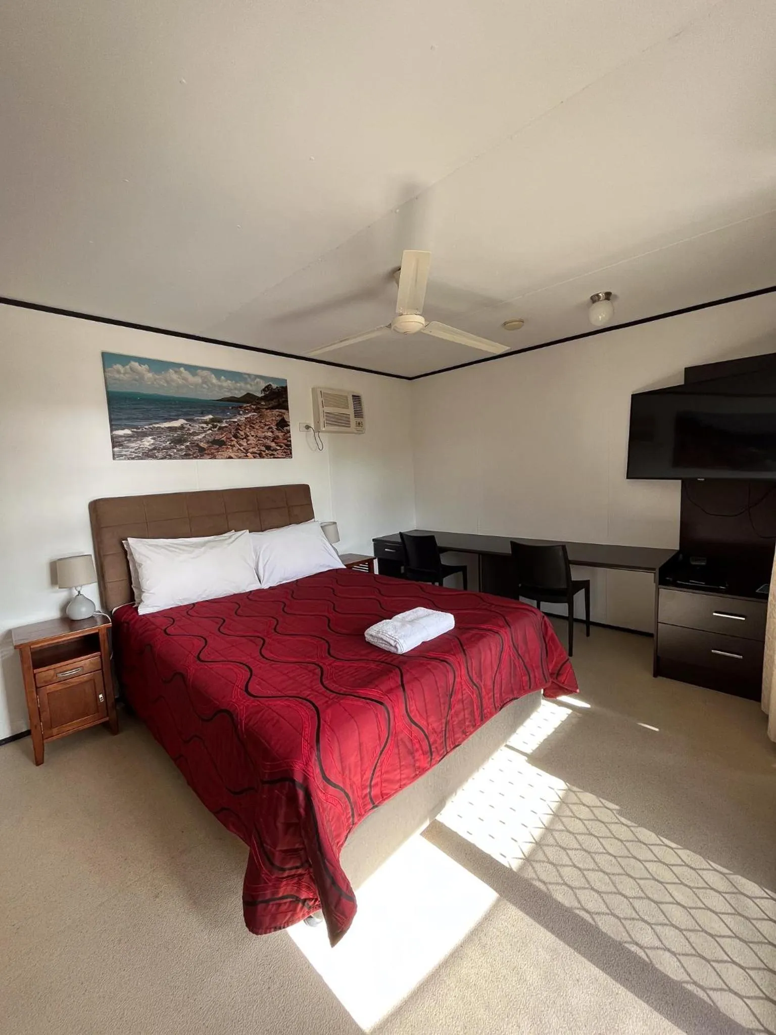 Restaurant/places to eat, Bed in Wongai Beach Hotel