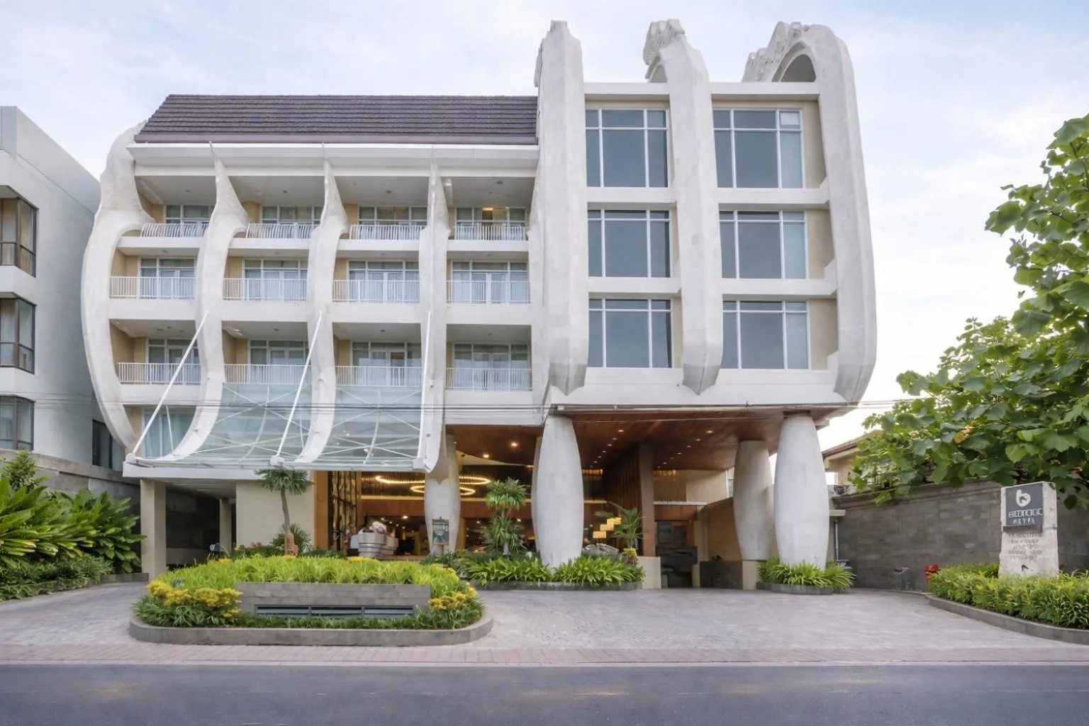 Bedrock Hotel Kuta