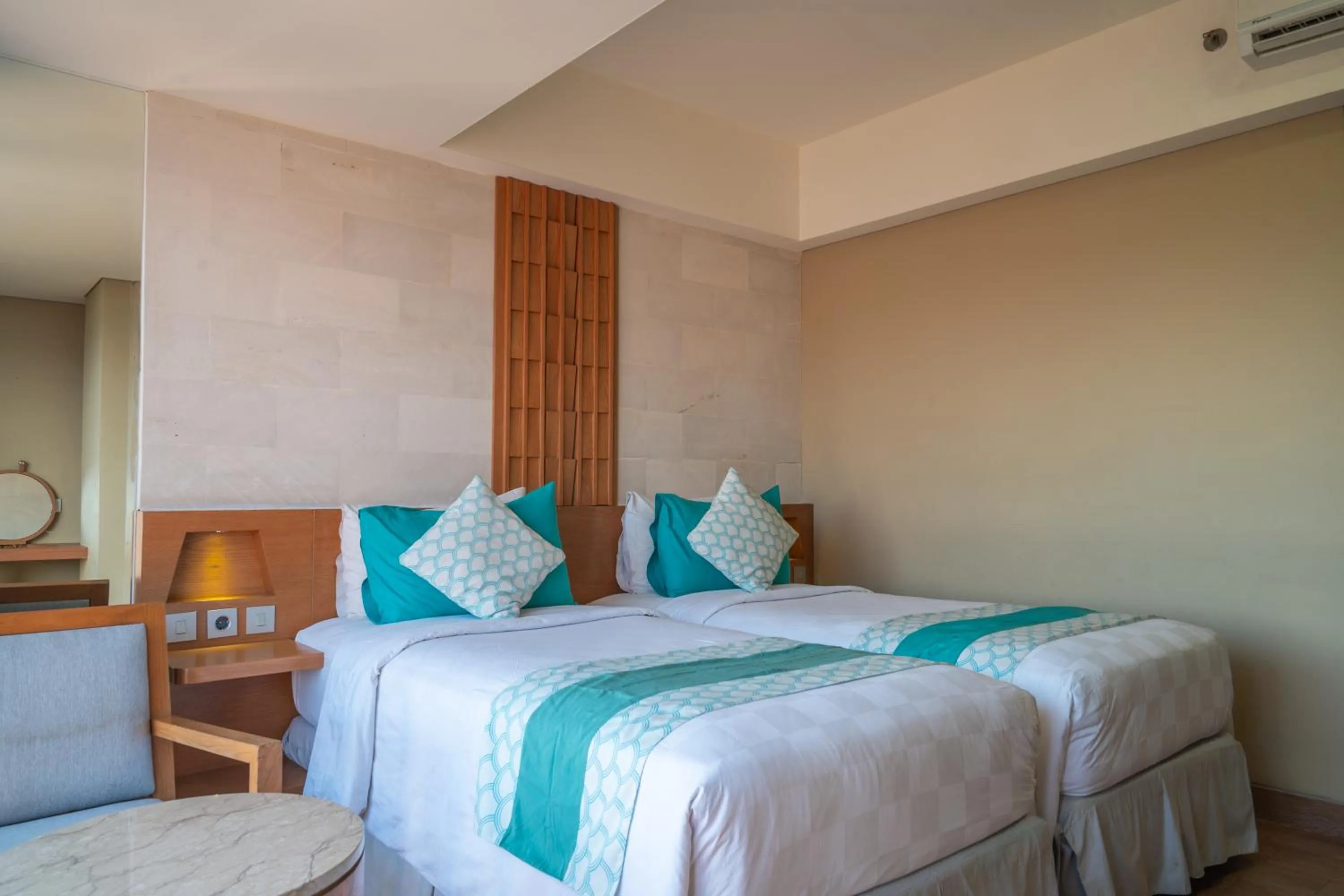 Bed in Bedrock Hotel Kuta