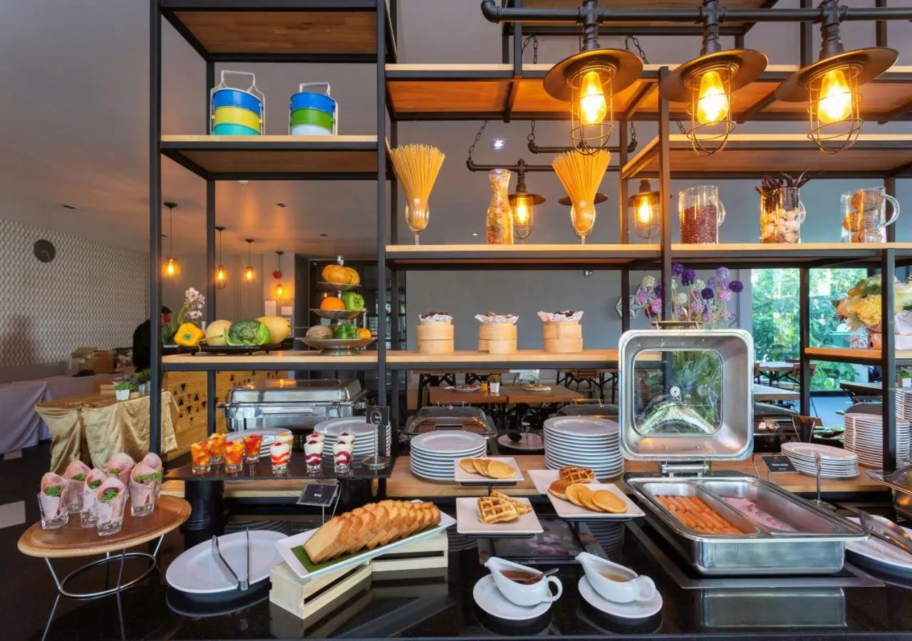 Restaurant/places to eat in Maya Phuket Airport Hotel-Naiyang Beach