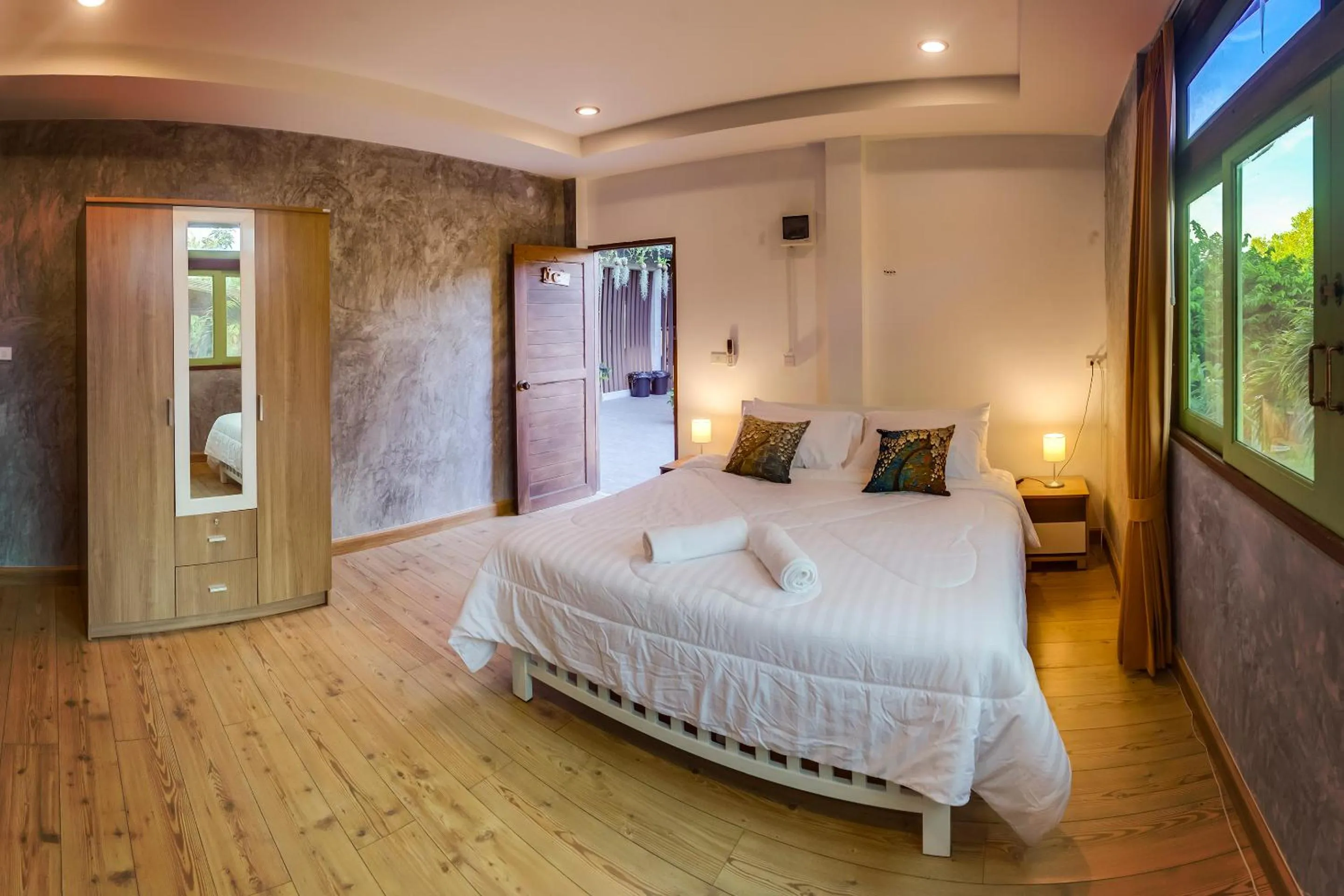 Bed in Tonmai Suites