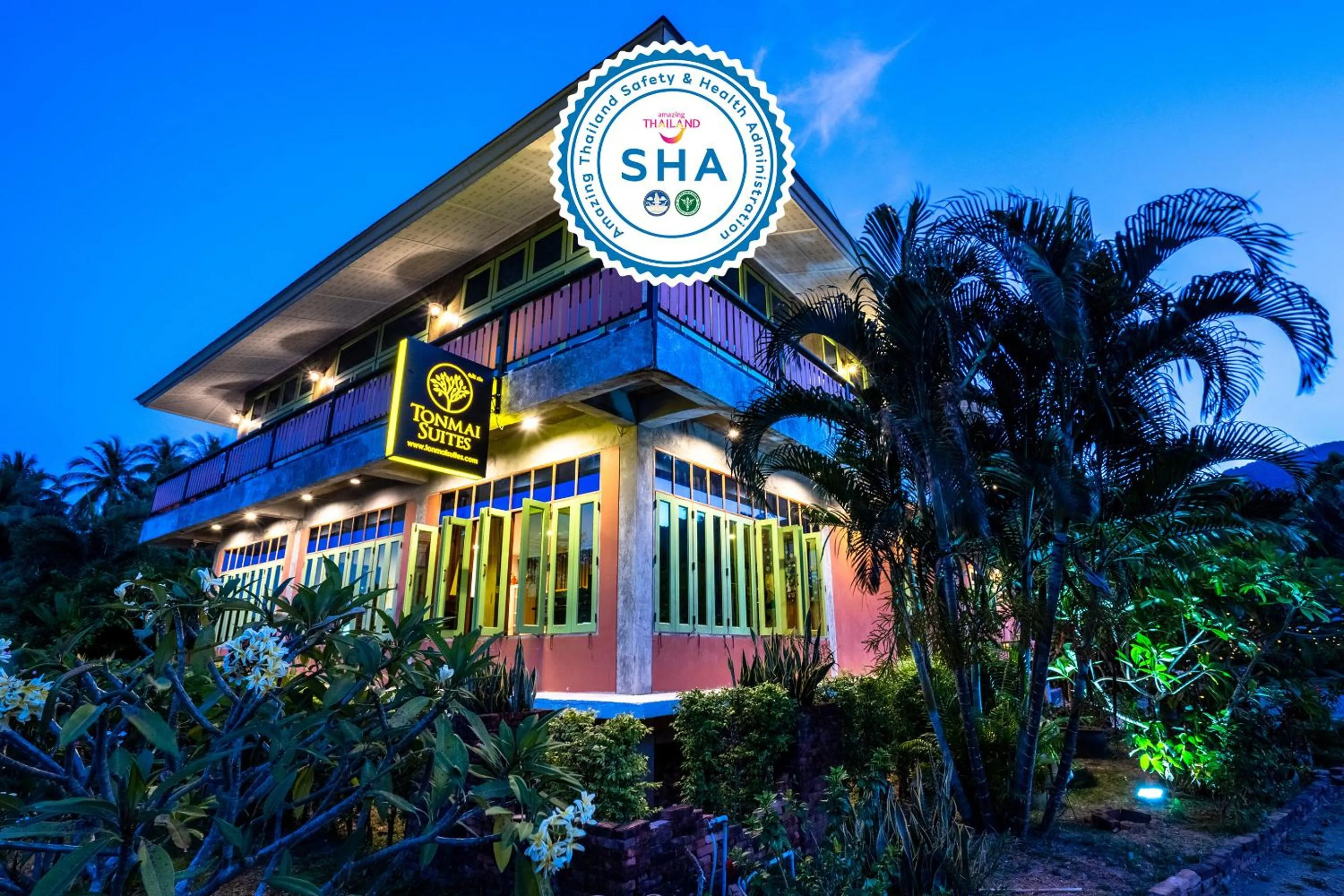 Property building in Tonmai Suites