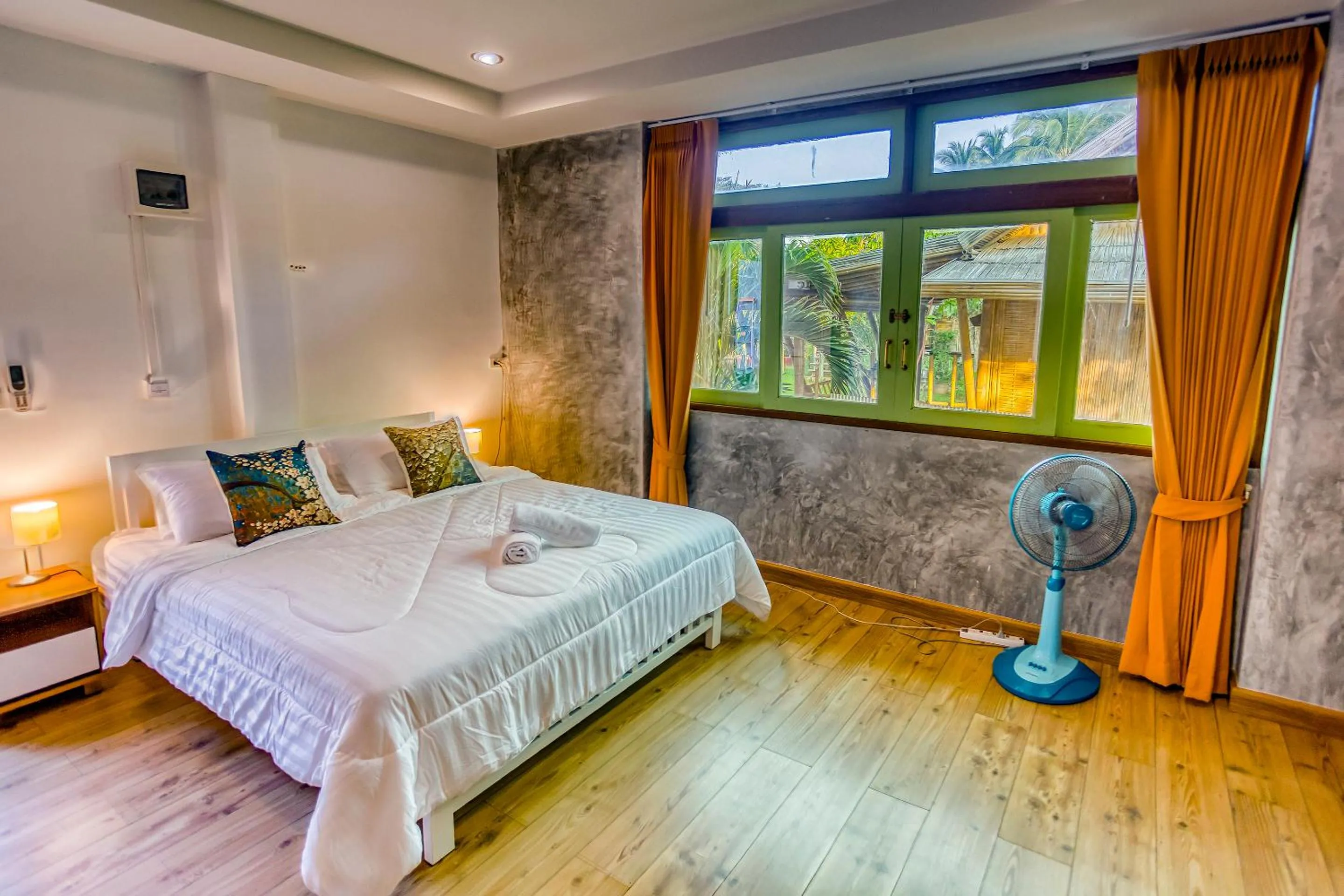 Bed in Tonmai Suites