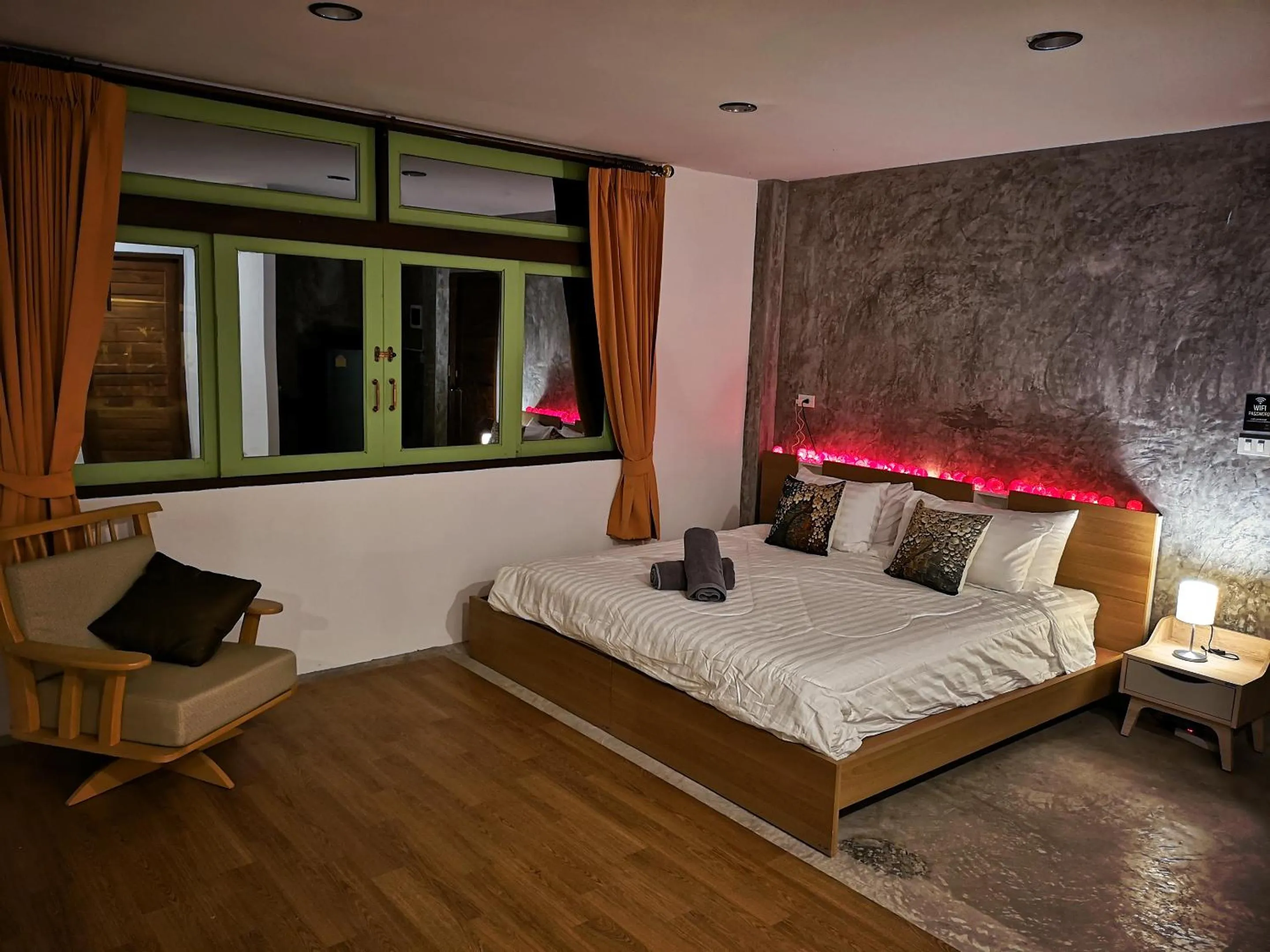 Bed in Tonmai Suites