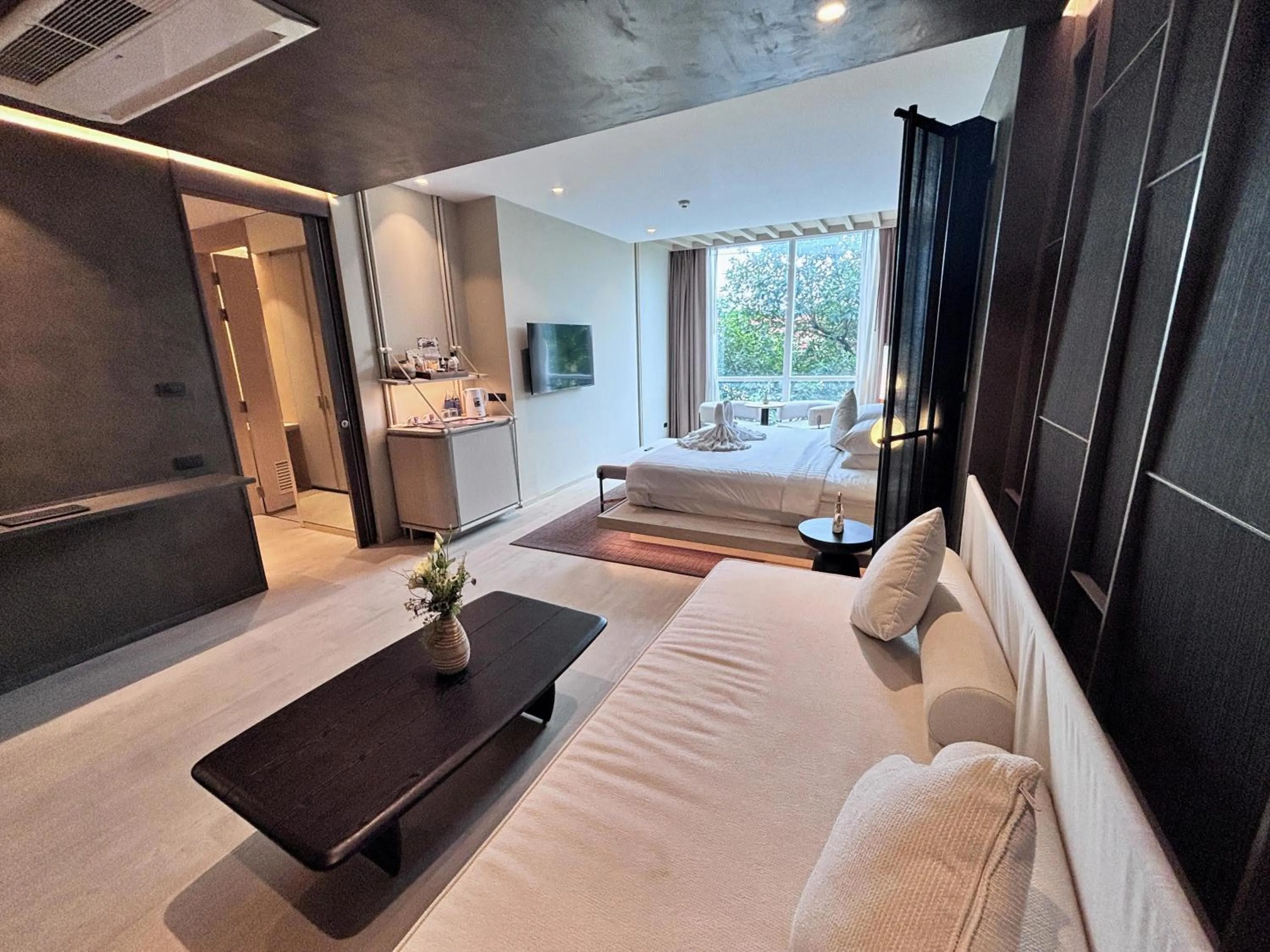 Photo of the whole room, Bed in Grand Vista Hotel Chiangrai