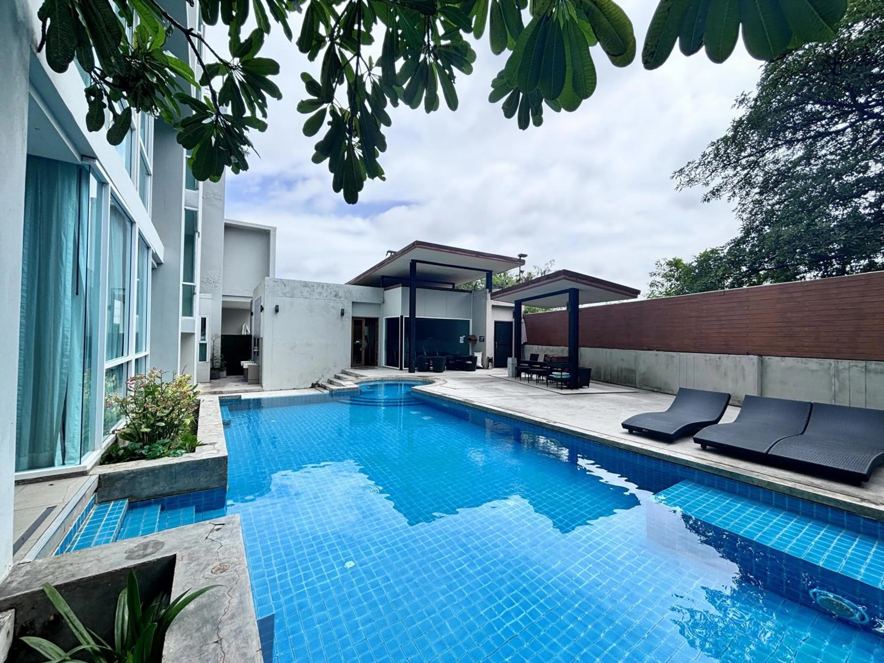 Pool view in Grand Vista Hotel Chiangrai