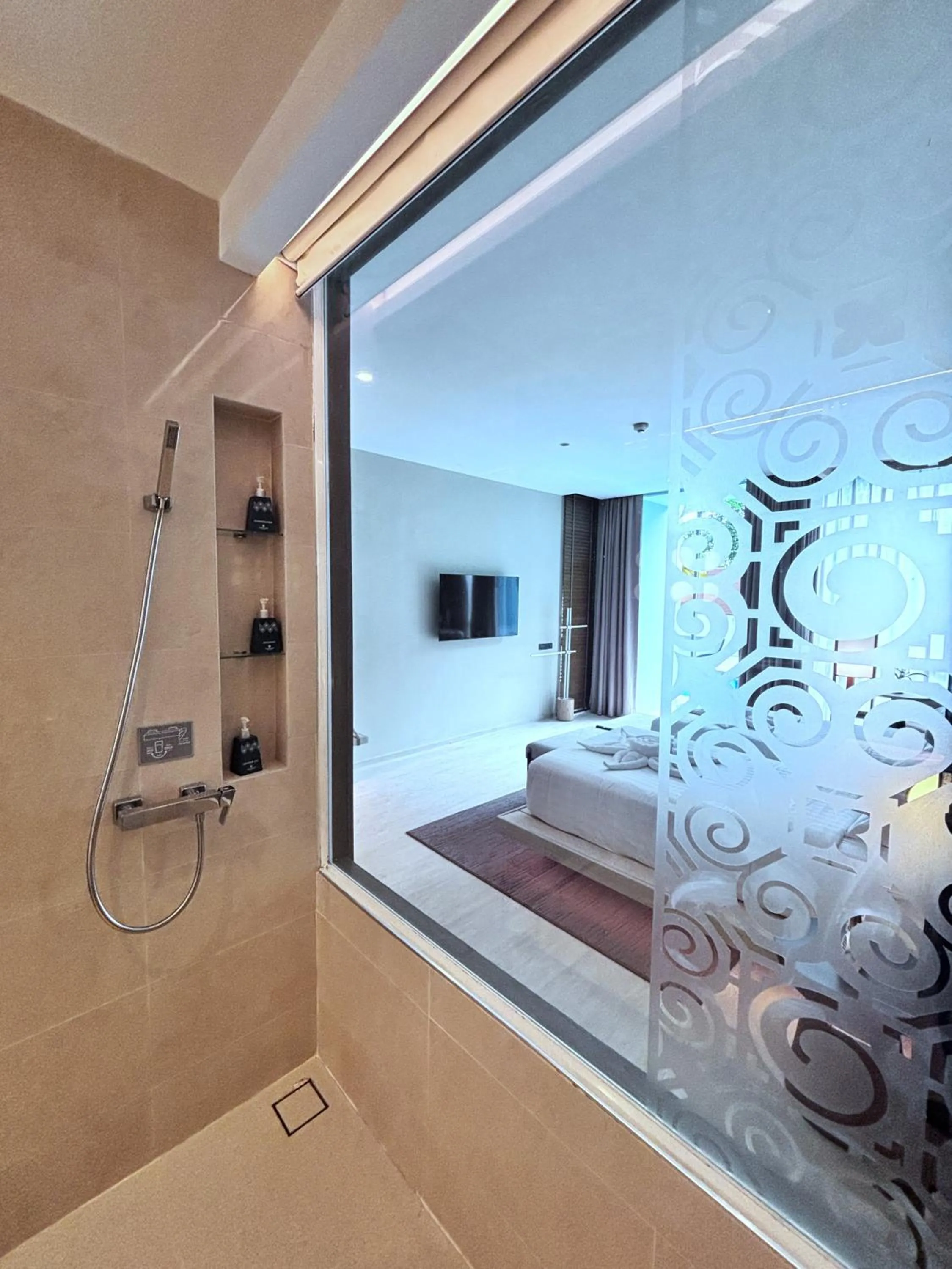 Shower, Bed in Grand Vista Hotel Chiangrai
